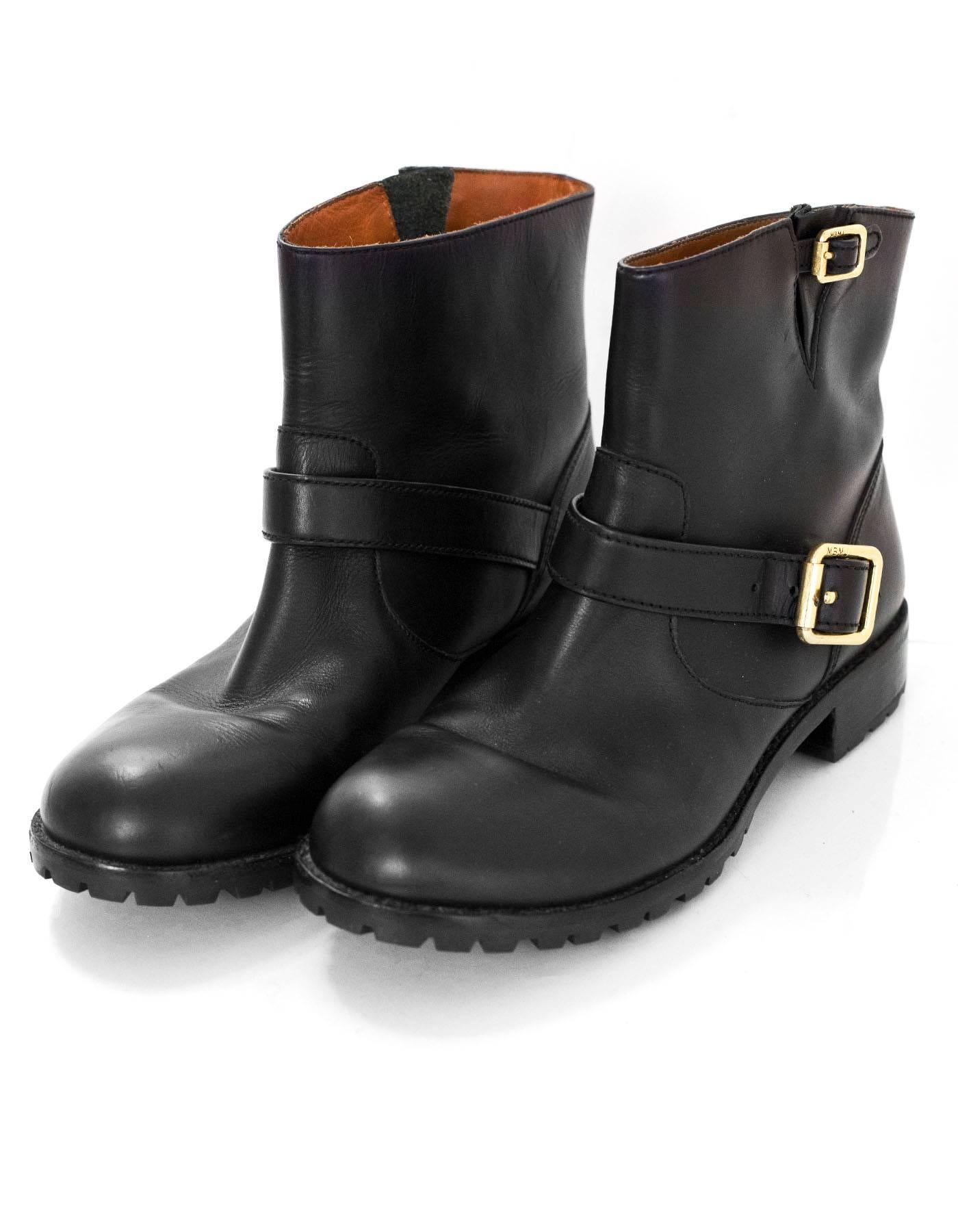 Marc by Marc Jacobs Leather Ankle Boots Sz 38

Made In: China
Color: Black
Materials: Leather
Closure/Opening: Pull on
Sole Stamp: Marc by Marc Jacobs
Overall Condition: Excellent pre-owned condition - very gently worn with light crease marks
Marked