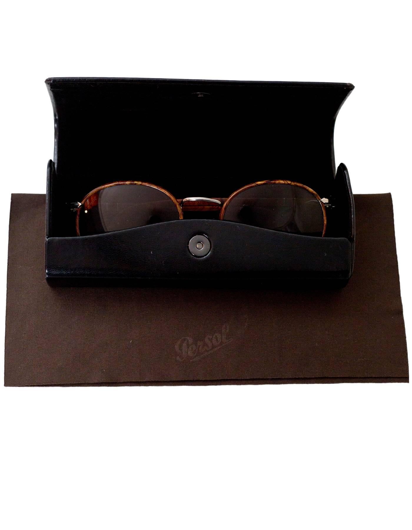 Persol Round Frame Tortoise Sunglasses with Case In Excellent Condition In New York, NY