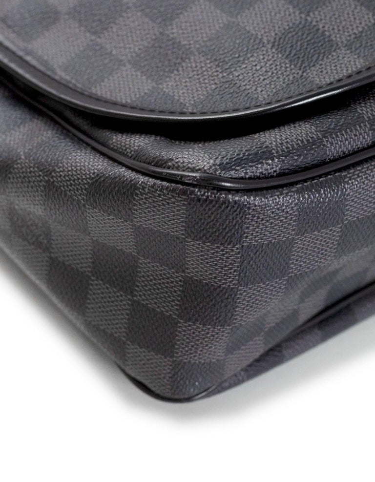 Louis Vuitton Damier Graphite Daniel Crossbody Messenger Bag For Sale at 1stdibs
