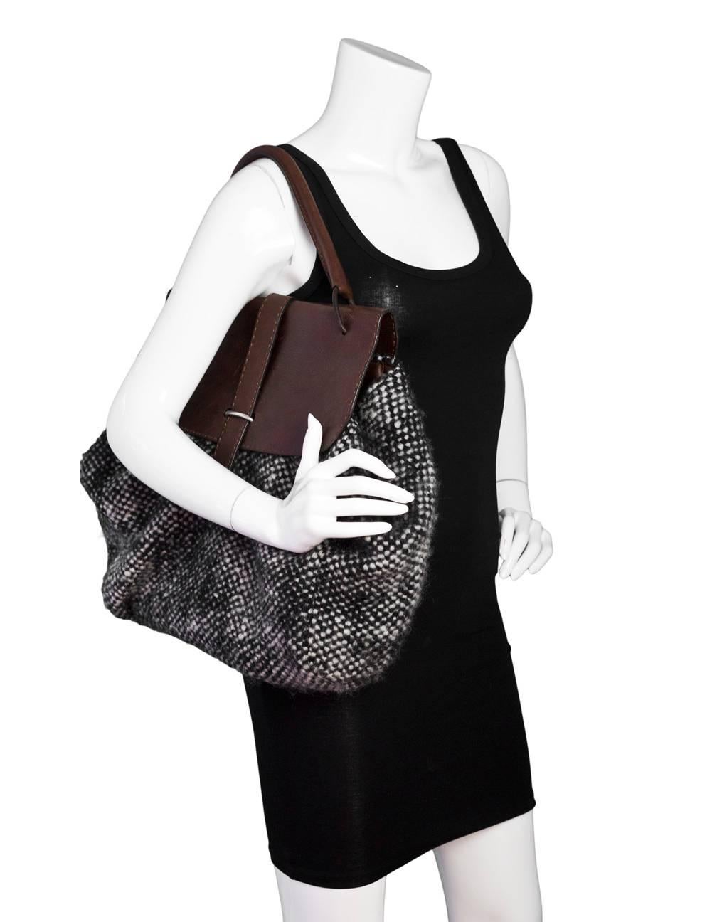 Marni Black and White Tweed Top Handle Bag

Made In: Italy
Color: Black, white, brown
Hardware: Silvertone
Materials: Wool, leather
Lining: Beige textile
Closure/Opening: Flap top with tab closure
Exterior Pockets: None
Interior Pockets: Zip wall