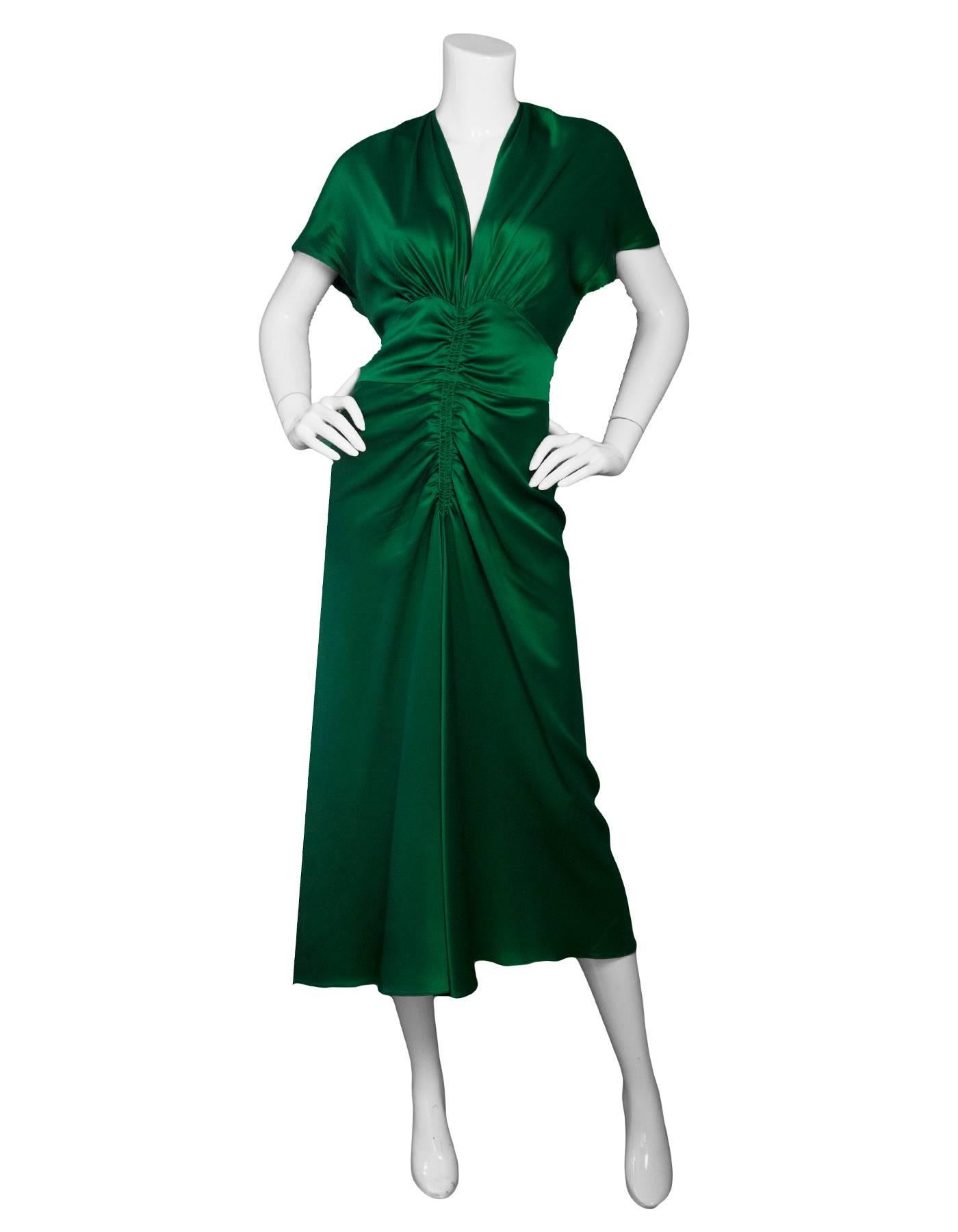Luisa Beccaria Green Silk Ruched Dress Sz IT44

Features keyhole at back

Made In: Italy
Color: Green
Composition: 92% Silk, 8% lycra
Lining: None
Closure/Opening: Zlip closure at back
Overall Condition: Excellent pre-owned condition, small