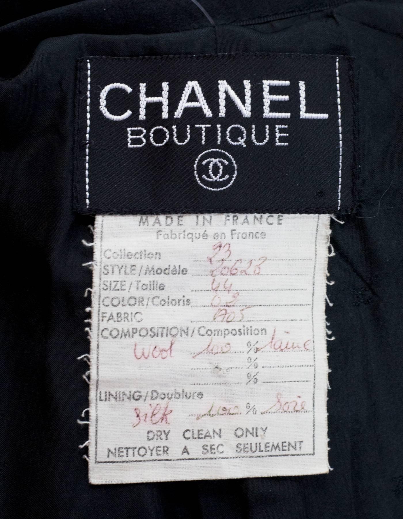 Chanel Vintage '90s Black Boucle Jacket w/ Camelia Buttons sz 6 In Excellent Condition In New York, NY
