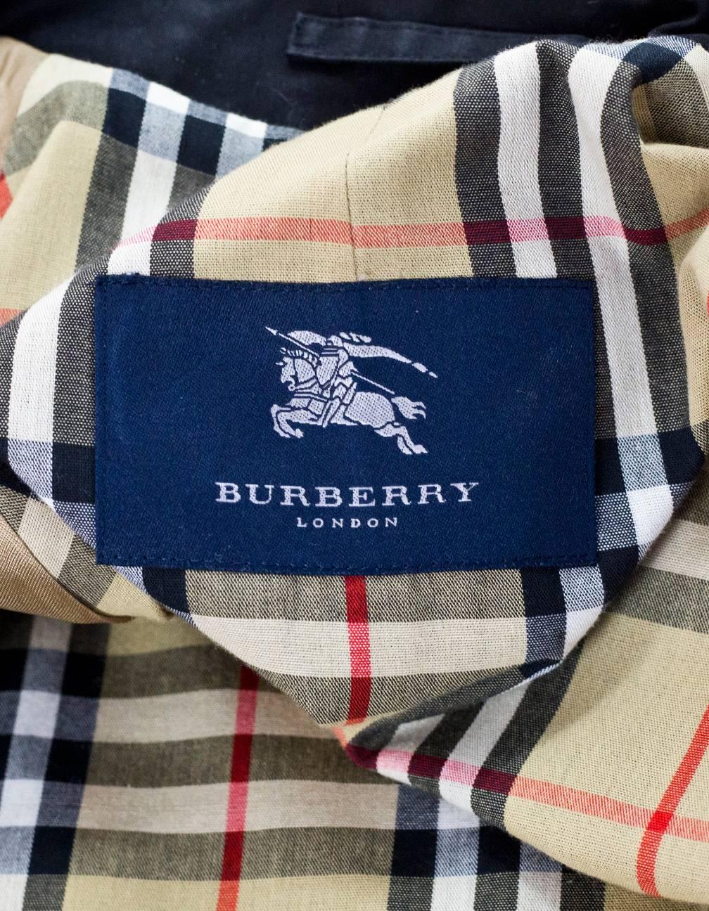 Burberry London Black Hooded Trench Coat sz US 6 In Excellent Condition In New York, NY