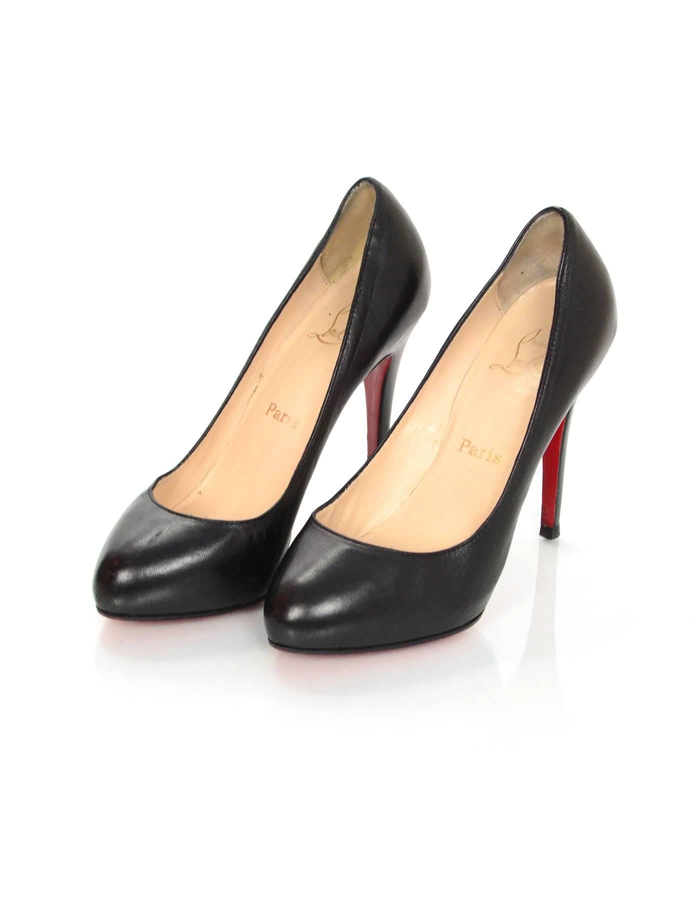 Christian Louboutin Black Leather Rolando 120mm Pumps Sz 38

Made In: Italy
Color: Black
Materials: Leather
Closure/Opening: Slide on
Sole Stamp: Christian Louboutin vero cuoio Made in Italy 38
Retail Price: $795 + tax
Overall Condition: Excellent