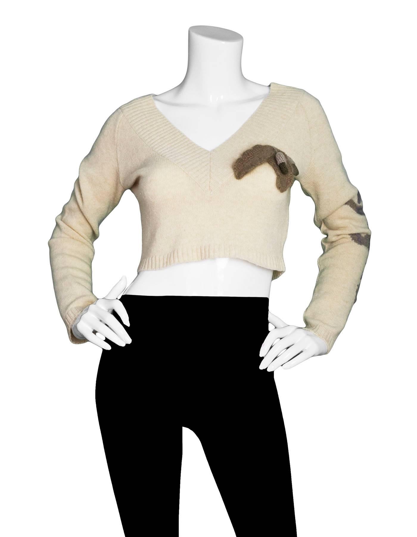 Stella McCartney Beige Wool V-Neck Cropped Sweater Sz IT42
Features knitted applique

Made In: Italy
Color: Beige
Composition: 95% Wool, 5% angora
Lining: None
Closure/Opening: Pull over
Exterior Pockets: None
Interior Pockets: None
Overall