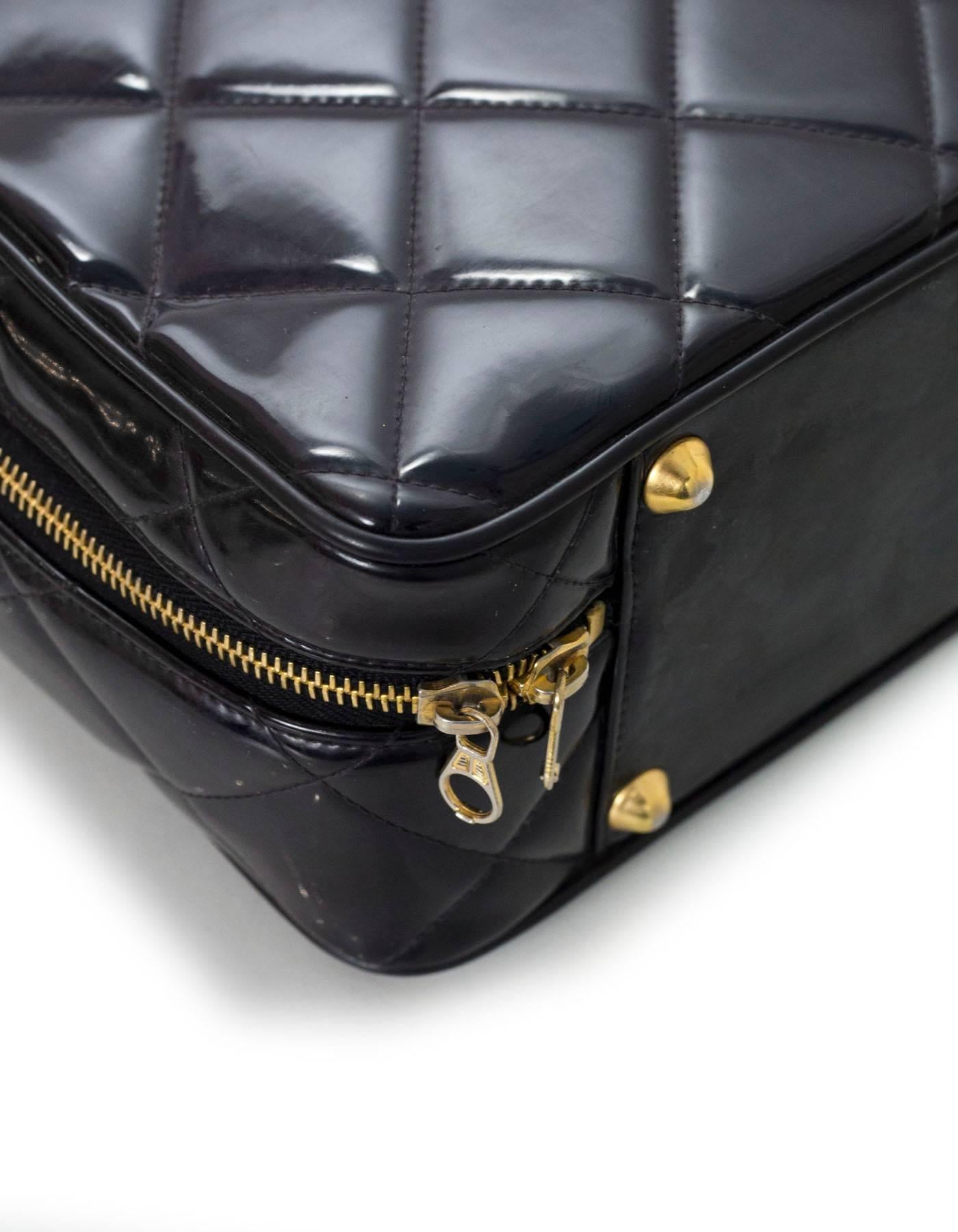 Chanel '90s Vintage Black Quilted Patent Travel Bag w/ Strap In Good Condition In New York, NY