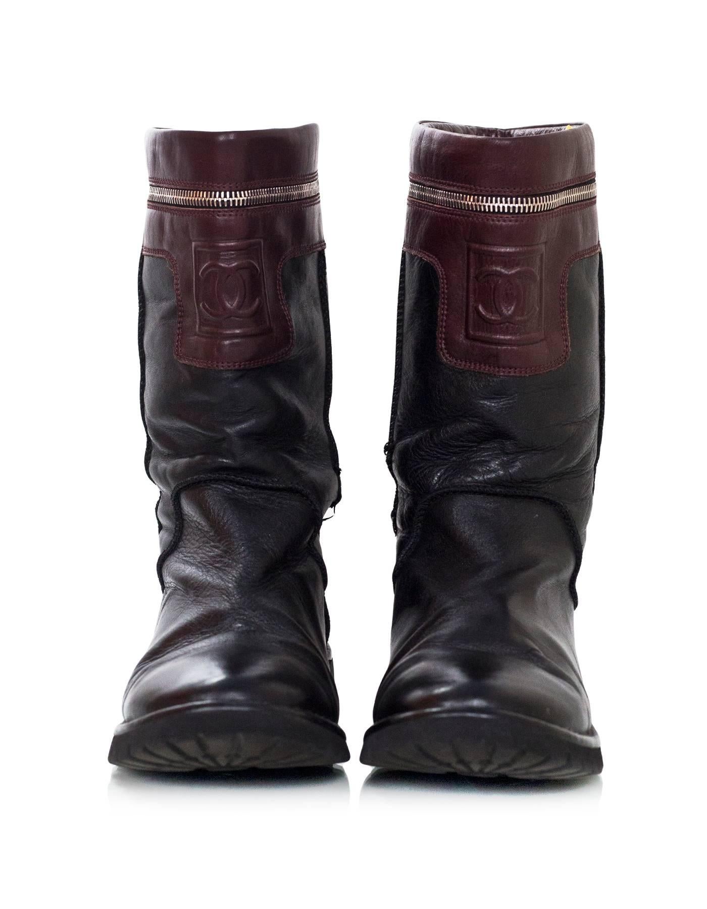 Chanel Black & Burgundy Calfskin Moto Zipper Boots Sz 40 In Good Condition In New York, NY