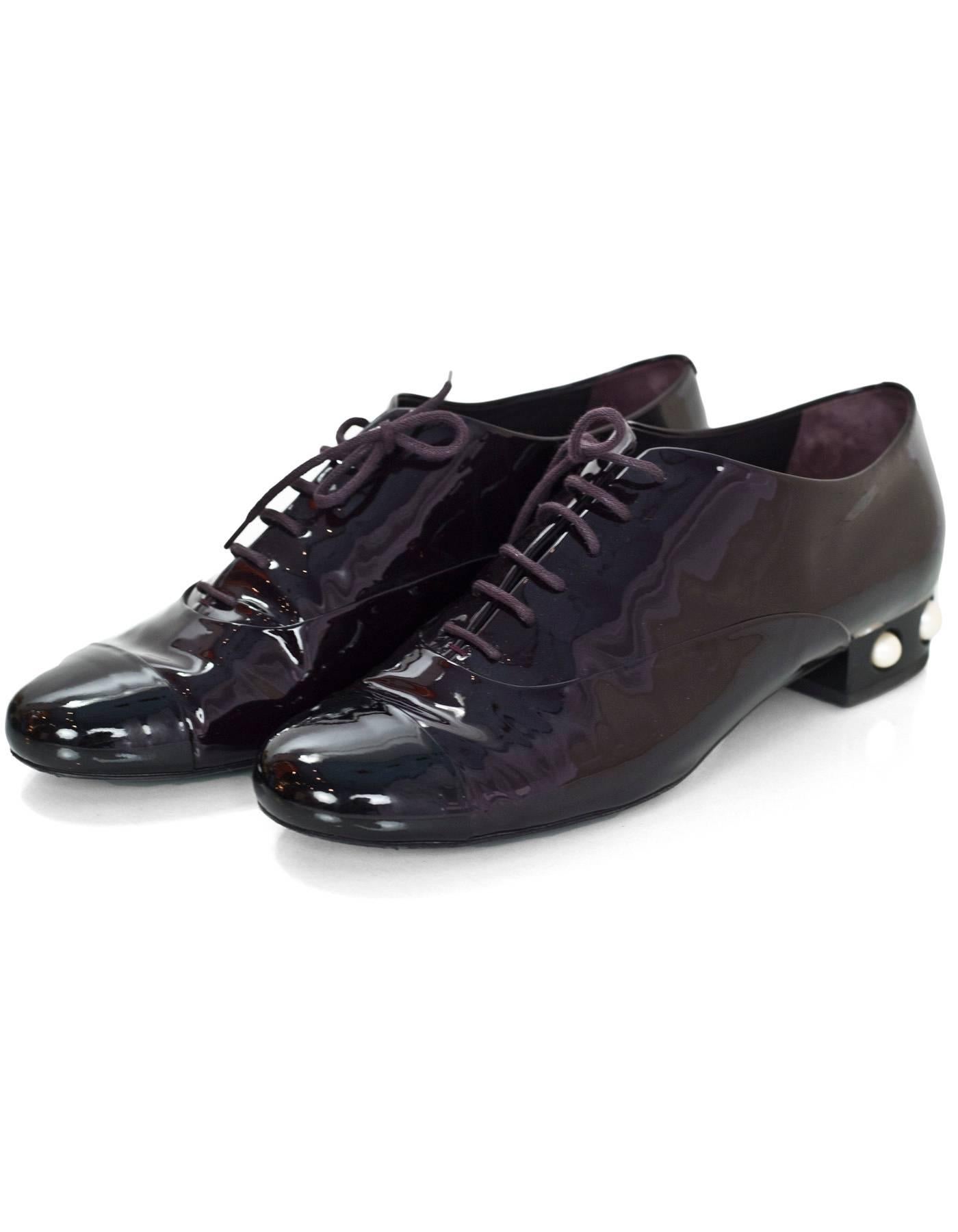 Chanel Burgundy Patent & Pearl CC Oxford Shoes Sz 41

Features black cap-toes and Faux pearls at heels

Made In: Italy
Color: Burgundy, black
Materials: Patent leather
Closure/Opening: Lace tie closure
Sole Stamp: CC Made in Italy 41
Retail Price: