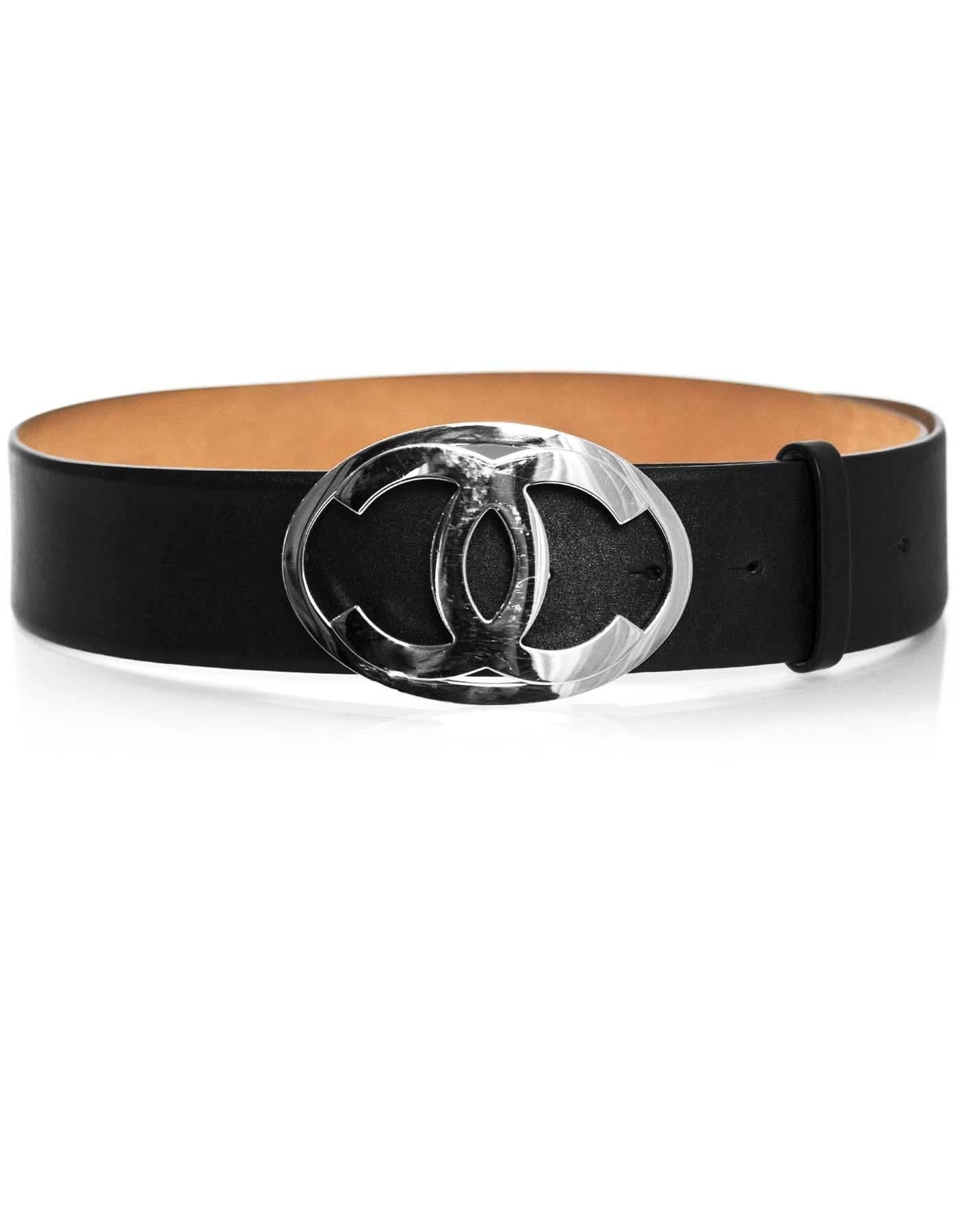 Chanel Black Leather CC Logo Belt Sz 80 In Excellent Condition In New York, NY