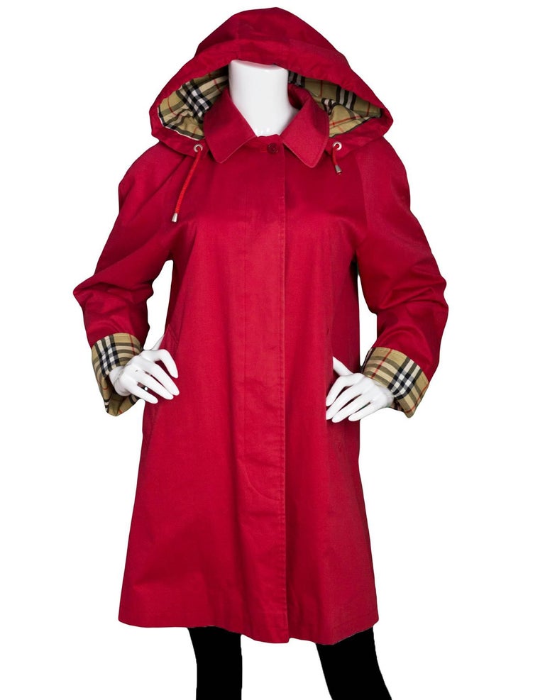 At vise vinden er stærk MP Burberry London Red Cotton Hooded Trench Coat sz S/M For Sale at 1stDibs