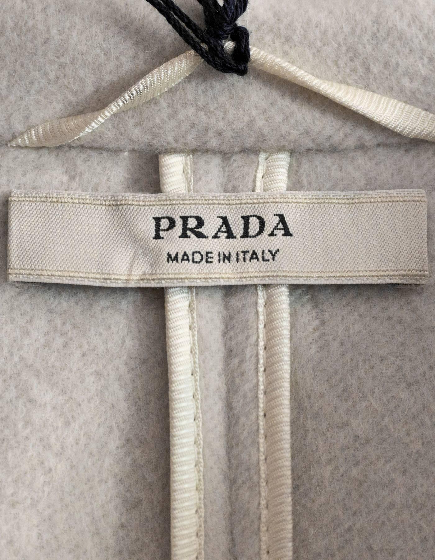 Prada Off-White Cashmere & Fur Coat sz IT40 In Excellent Condition In New York, NY