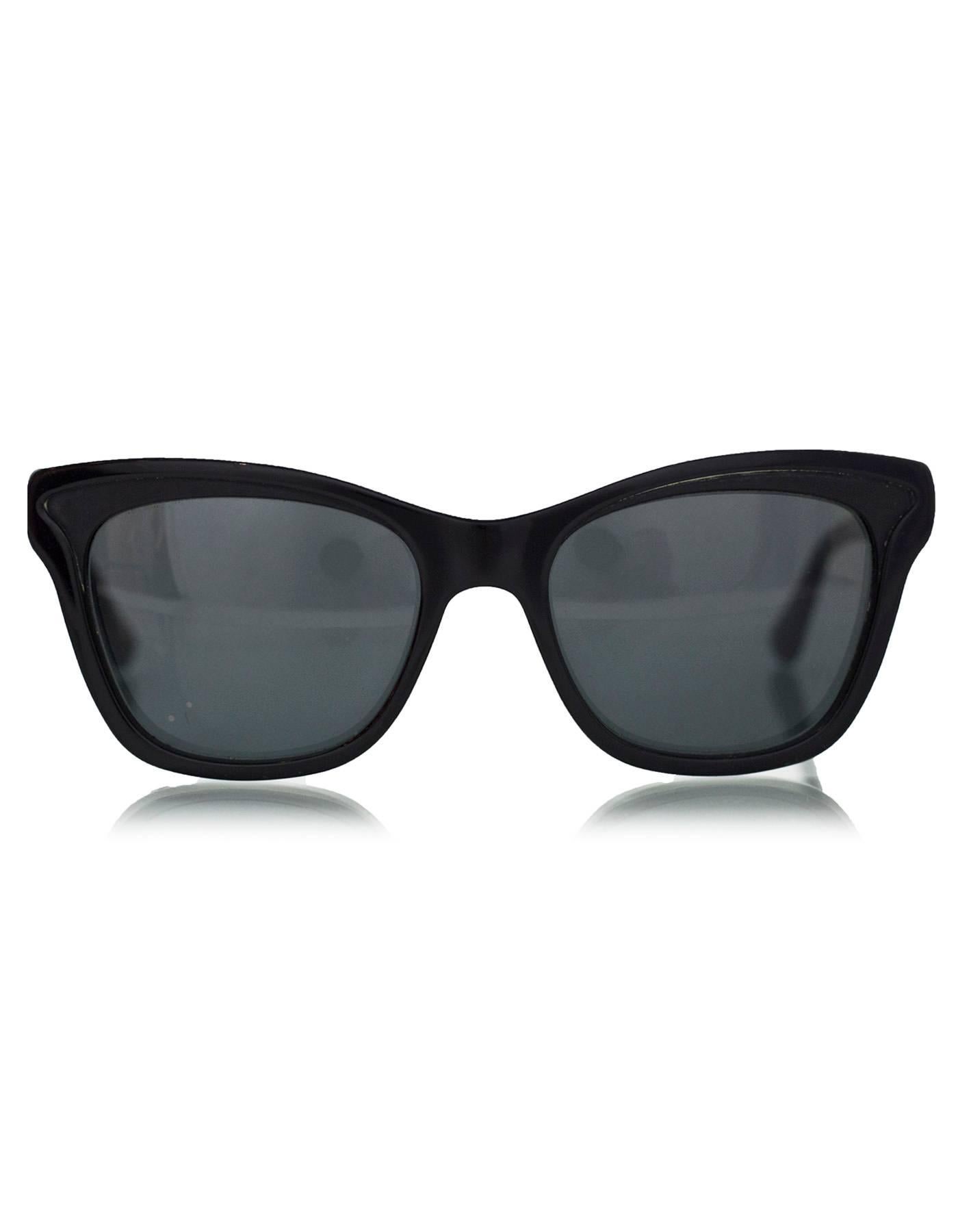 Prada Black Resin Sunglasses with Box and Case In Good Condition In New York, NY