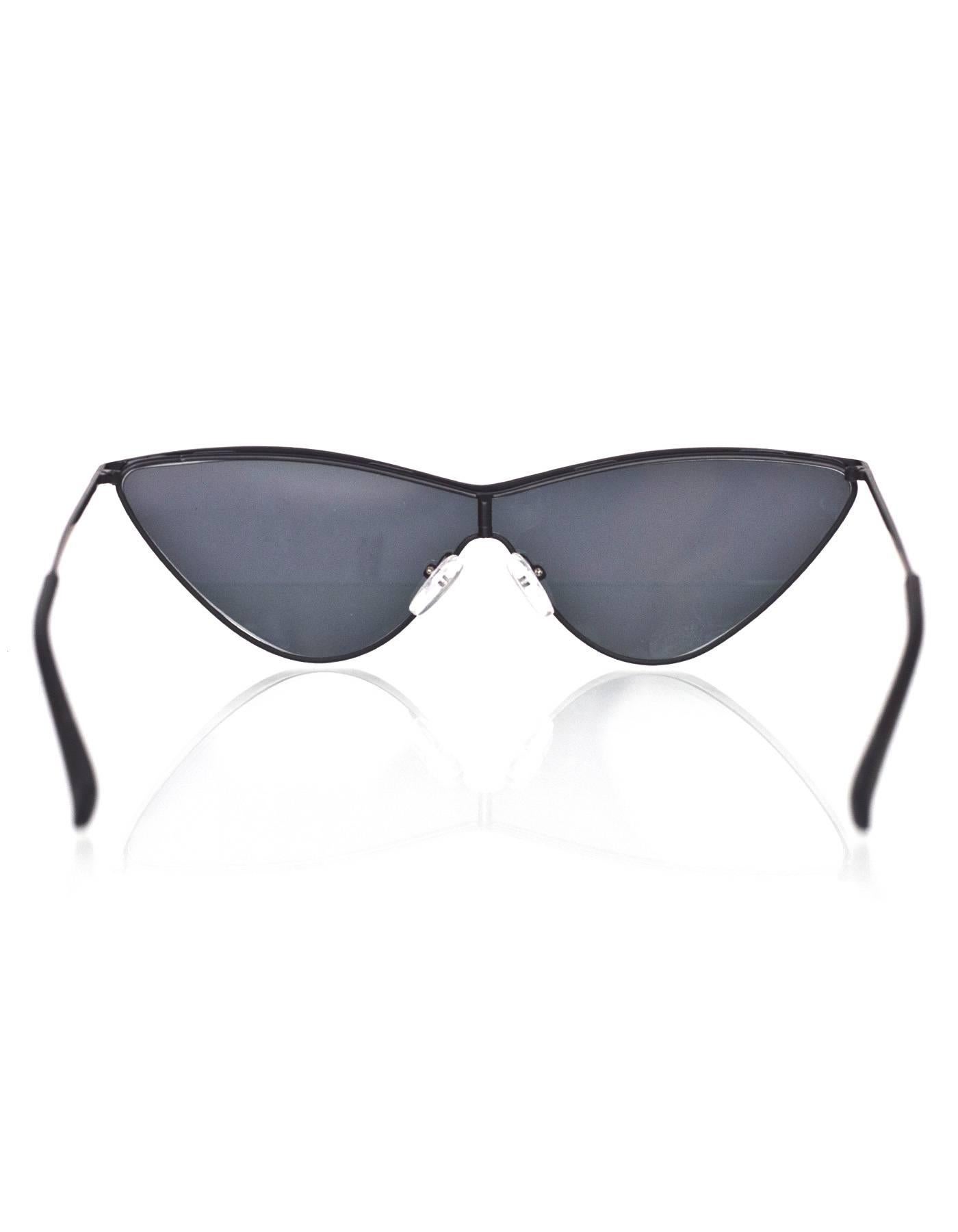Adam Selman x Le Specs Black The Fugitive Cat-Eye Sunglasses with Case In Excellent Condition In New York, NY