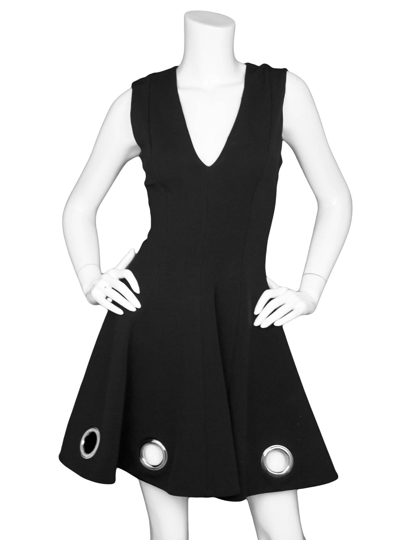 Cushnie et Ochs Black Flare Dress with Grommets Sz 2

Features large grommet detail at hem

Made In: USA
Color: Black
Composition: 86% viscose, 10% nylon, 4% elastane
Lining: Black silk
Closure/Opening: Zip closure at back
Retail Price: $1,275 +