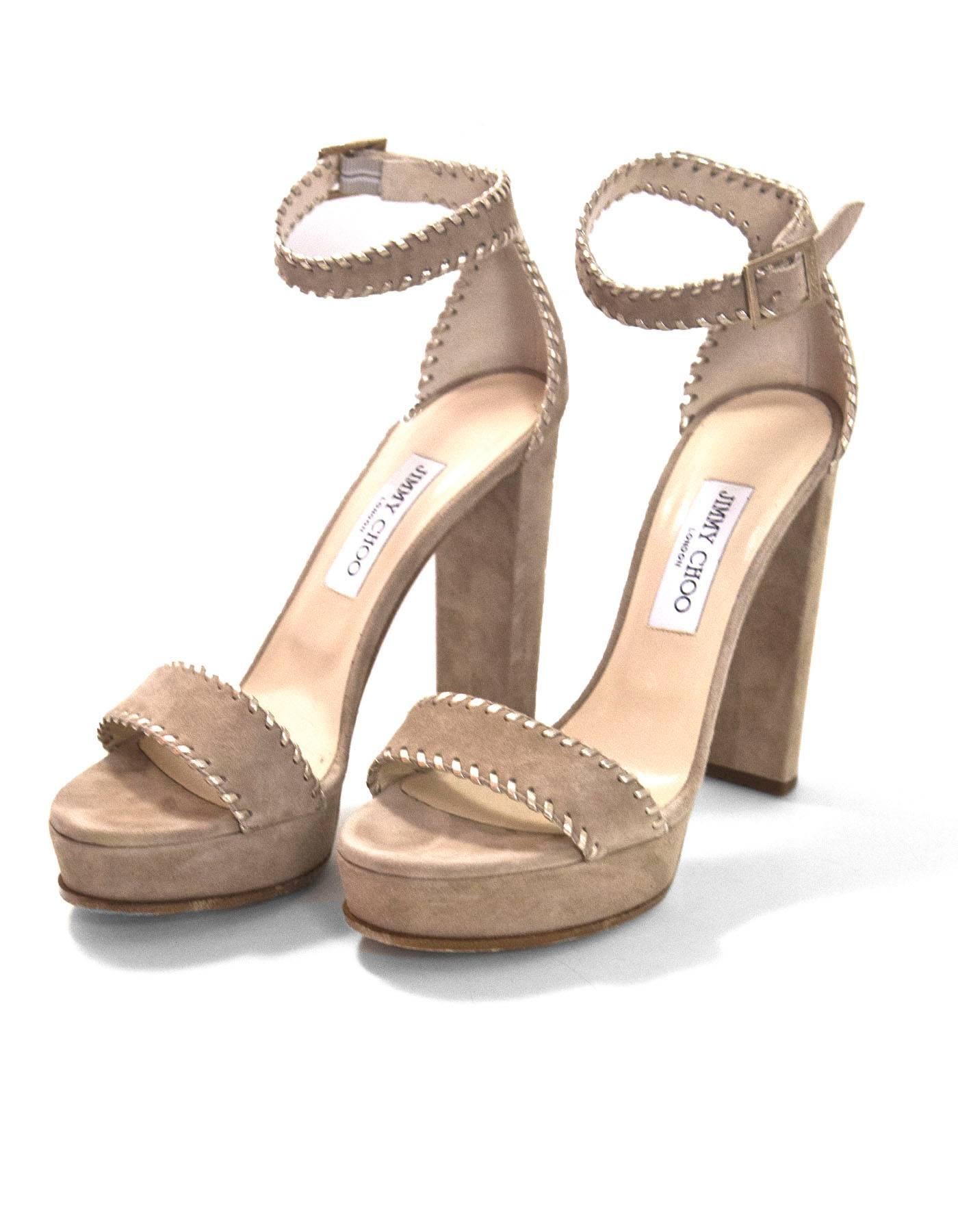 Jimmy Choo Nude Suede Holly Sandals Sz 40

Features gold whipstitch trim

Made In: Italy
Color: Nude
Materials: Suede, leather
Closure/Opening: Buckle closure at ankle
Sole Stamp: Jimmy Choo London Made in Italy 40
Retail Price: $925 + tax
Overall