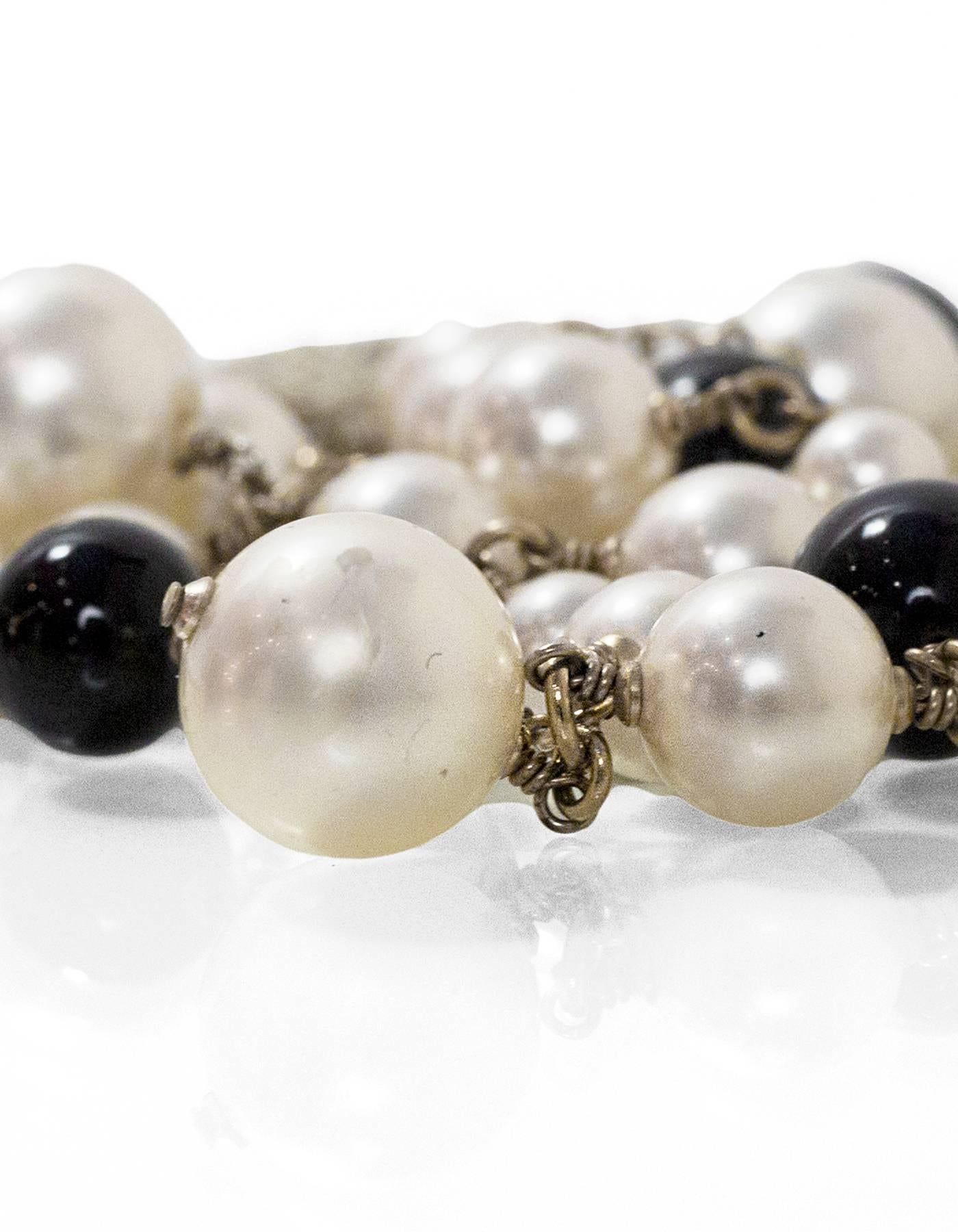 Chanel 2006 Black & Ivory Faux Pearl Carousel Charm Belt/Necklace In Good Condition In New York, NY