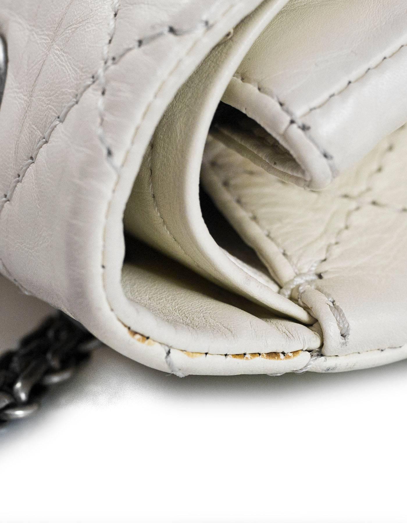 Chanel Ivory Quilted Calfskin 2.55 Reissue 227 Jumbo Double Flap Bag In Excellent Condition In New York, NY