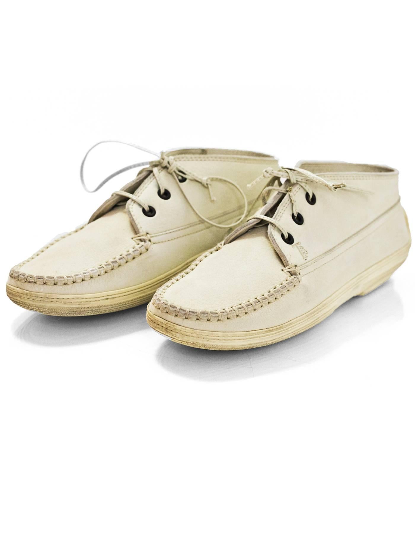 TOD's Cream Leather Lace-Up Loafers Sz 37.5

Made In: Italy
Color: Cream
Materials: Leather
Closure/Opening: Lace tie closure
Sole Stamp: TODS
Overall Condition: Excellent pre-owned condition with the exception of some light wear and discoloration