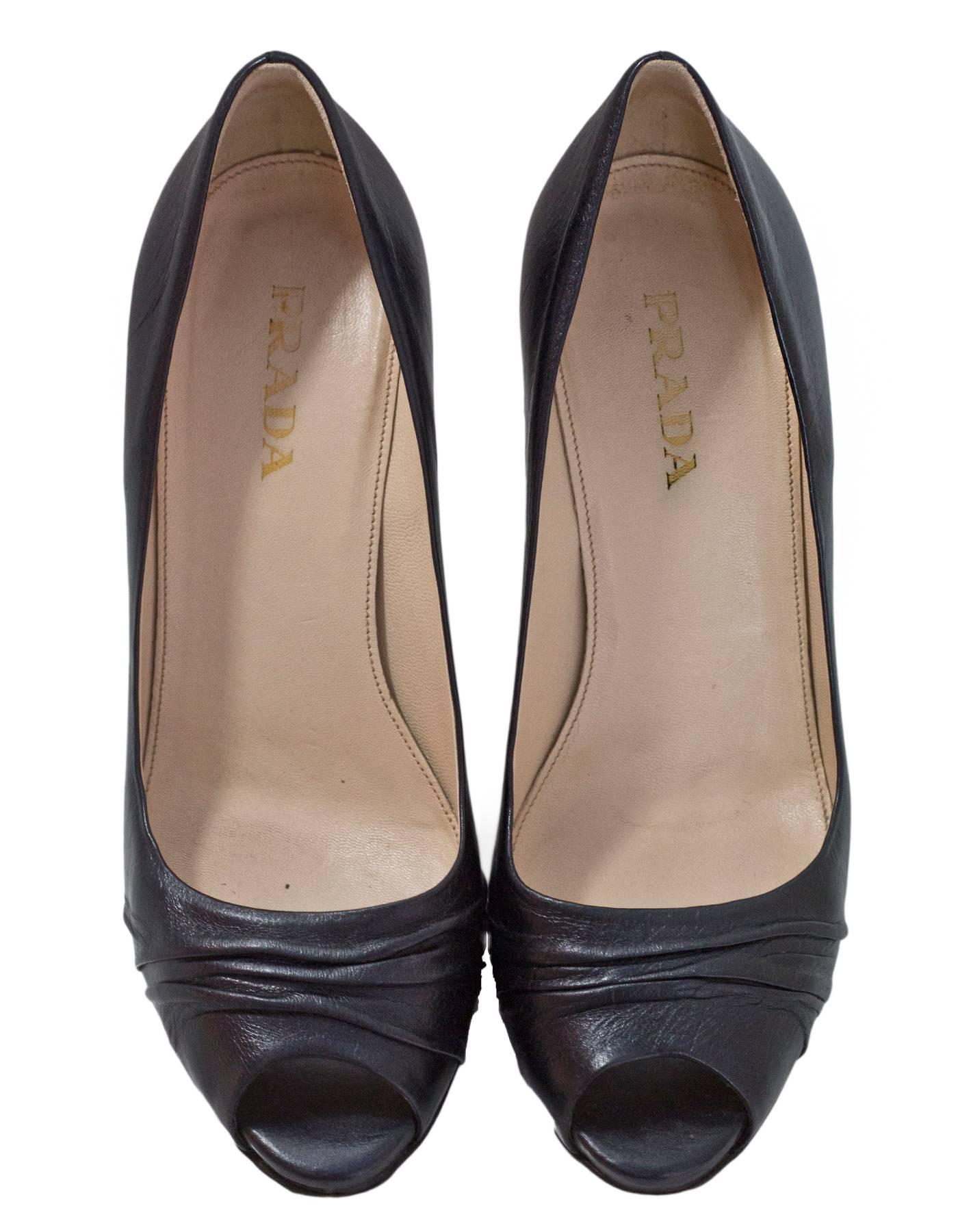 Prada Black Leather Ruched Peep Toe Pumps sz 37 In Good Condition In New York, NY