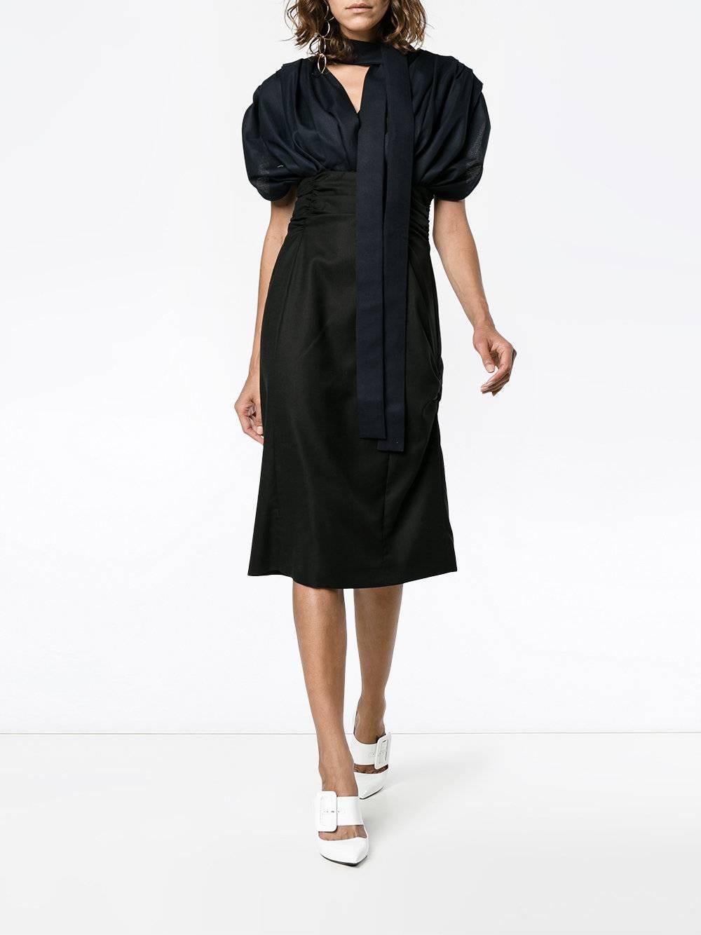 Jacquemus Black & Navy Wool La Robe Madame Midi Dress Sz FR38

Made In: Portugal
Color: Black, navy
Composition: 100% Wool
Lining: None
Closure/Opening: Side zip closure
Retail Price: $595 + tax
Overall Condition: Excellent pre-owned