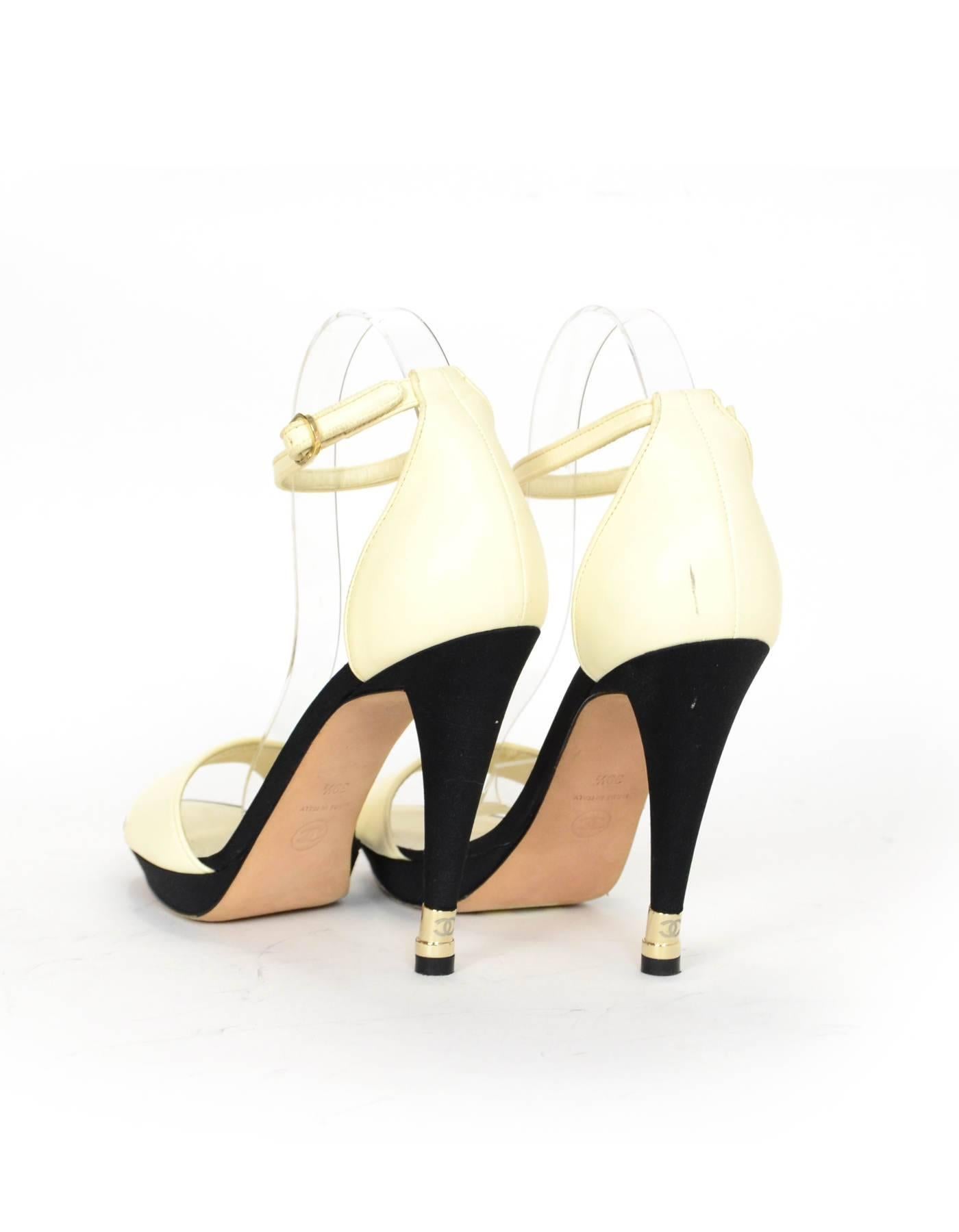 Chanel Black Grossgrain & Ivory Leather Sandals Sz 39.5 with DB In Excellent Condition In New York, NY