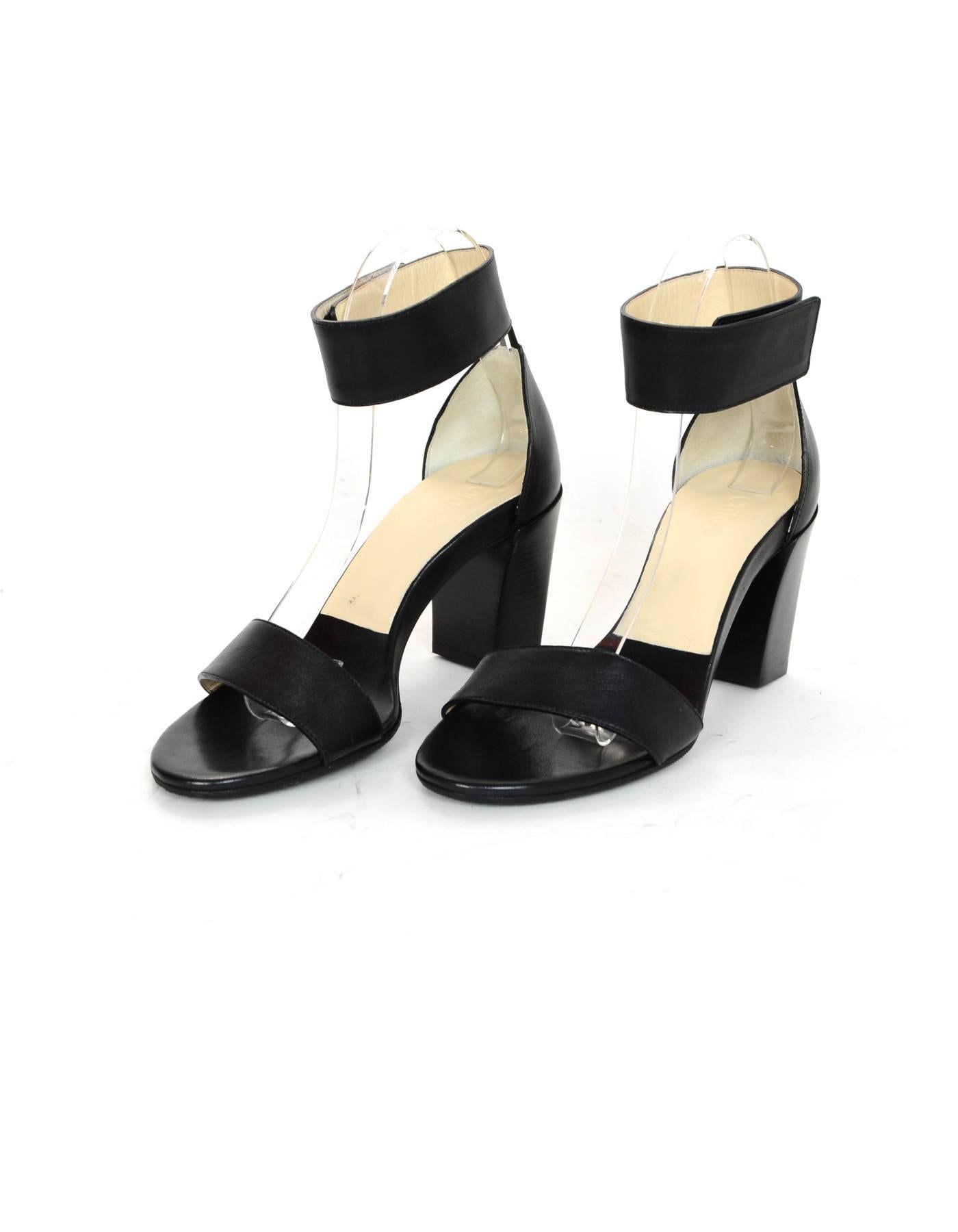 Chloe Black Leather Sandals Sz 36

Made In: Italy
Color: Black
Materials: Leather
Closure/Opening: Ankle strap with velcro closure
Sole Stamp: Chloe made in italy 36
Overall Condition: Excellent pre-owned condition with the exception of being