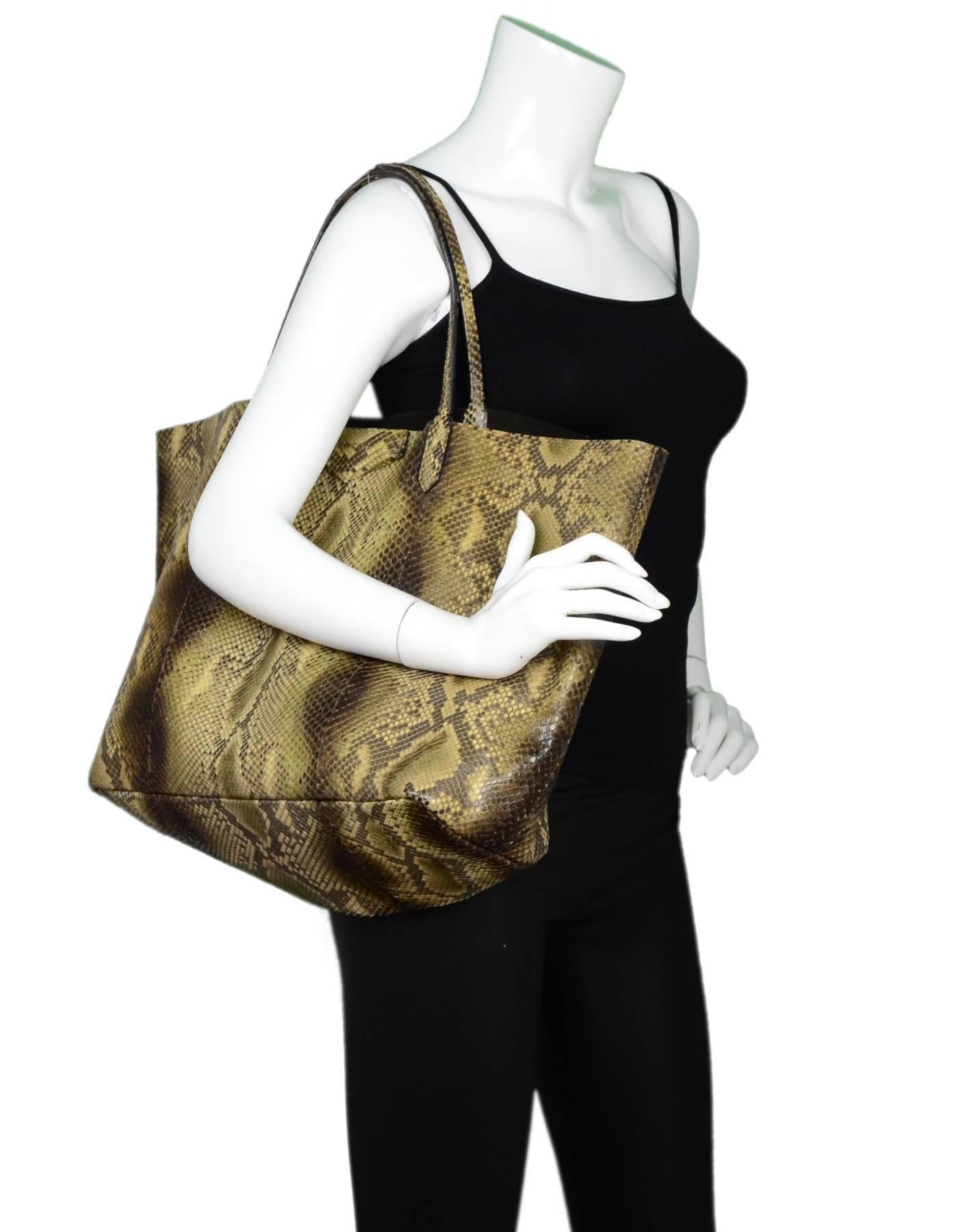 Givenchy Tan Python Antigona Tote

Made In: Italy
Color: Tan
Hardware: Goldtone
Materials: Python
Lining: Brown suede
Closure/Opening: Open top
Exterior Pockets: None
Interior Pockets: Zip insert
Overall Condition: Very good pre-owned
