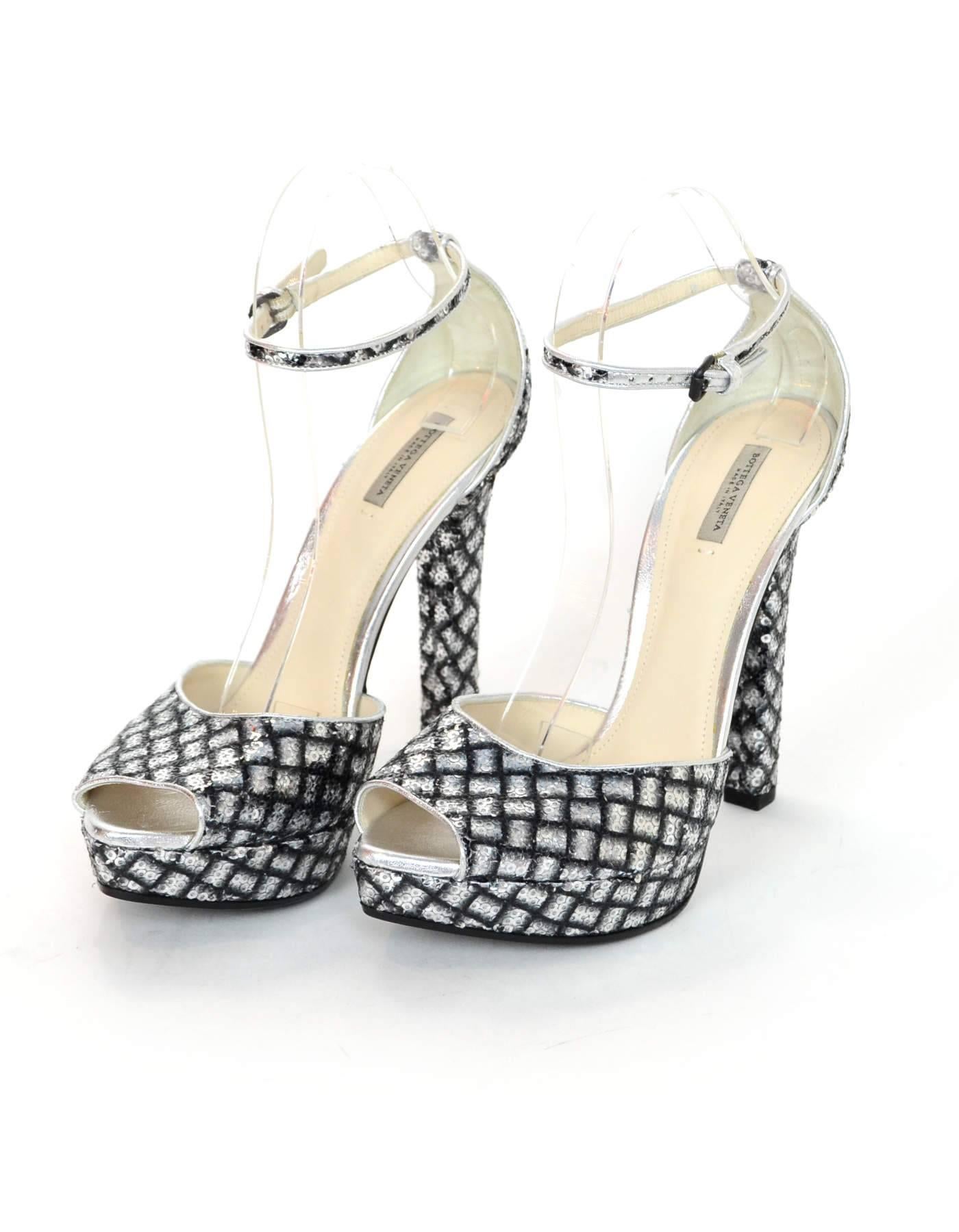 Bottega Veneta Silver Sequin Open-Toe Sandals Sz 38.5 NEW

Made In: Italy
Color: Silver
Materials: Sequin
Closure/Opening: Buckle closure at ankle
Sole Stamp: Bottega Veneta Made in Italy 38.5
Overall Condition: Excellent pre-owned condition -