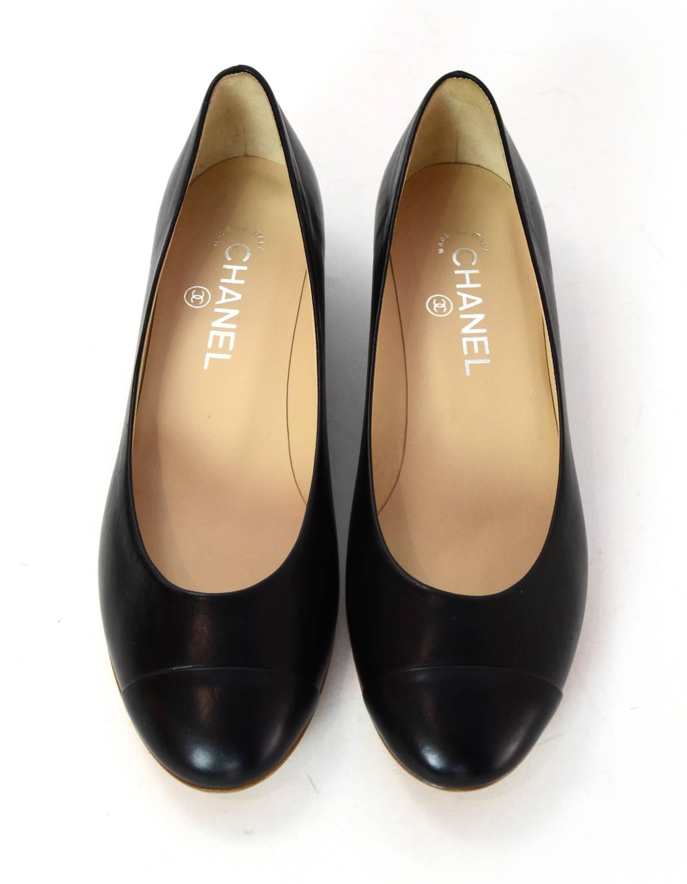 Chanel Black Leather Flats with Chain Heels Sz 39 NIB In Excellent Condition In New York, NY