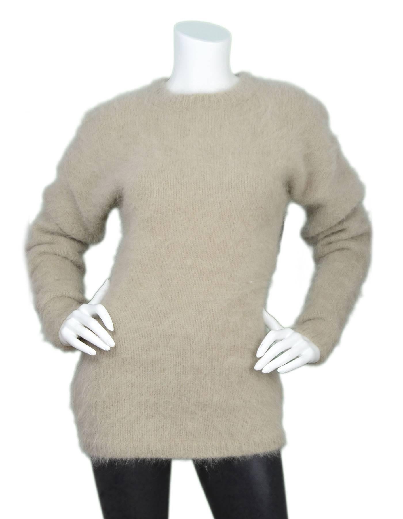 Rochas Beige Angora Sweater Sz IT46 NWT

Made In: Italy
Color: Beige
Composition: 80% angora, 20% polyamide
Closure/Opening: Pull over
Exterior Pockets: None
Interior Pockets: None
Overall Condition: Excellent pre-owned condition - NWT
Marked Size: