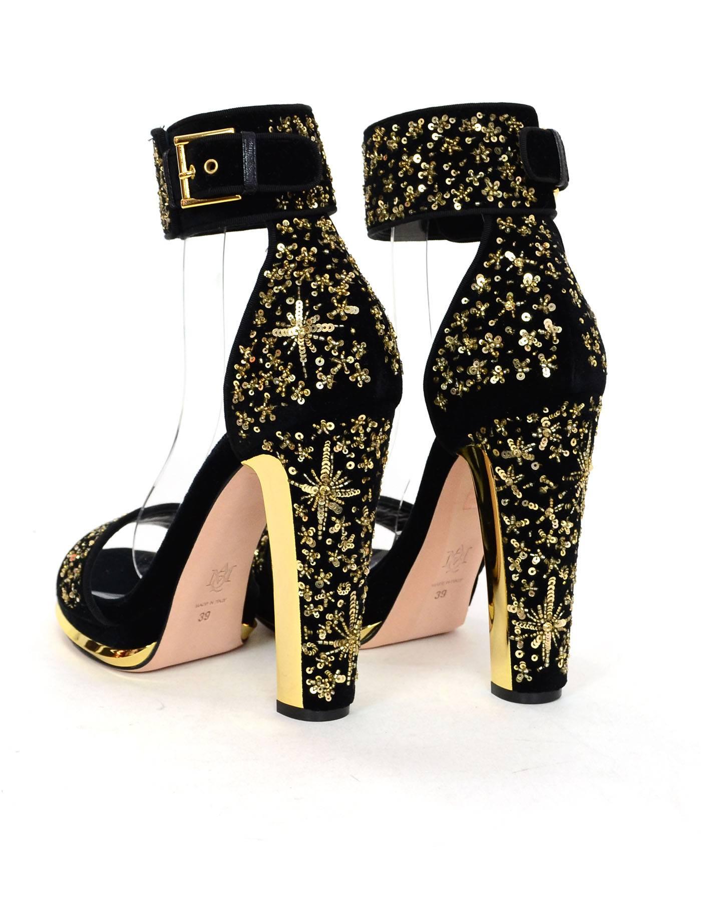 Alexander McQueen Black Velvet & Gold Sequin Sandals Sz 39 NEW In Excellent Condition In New York, NY