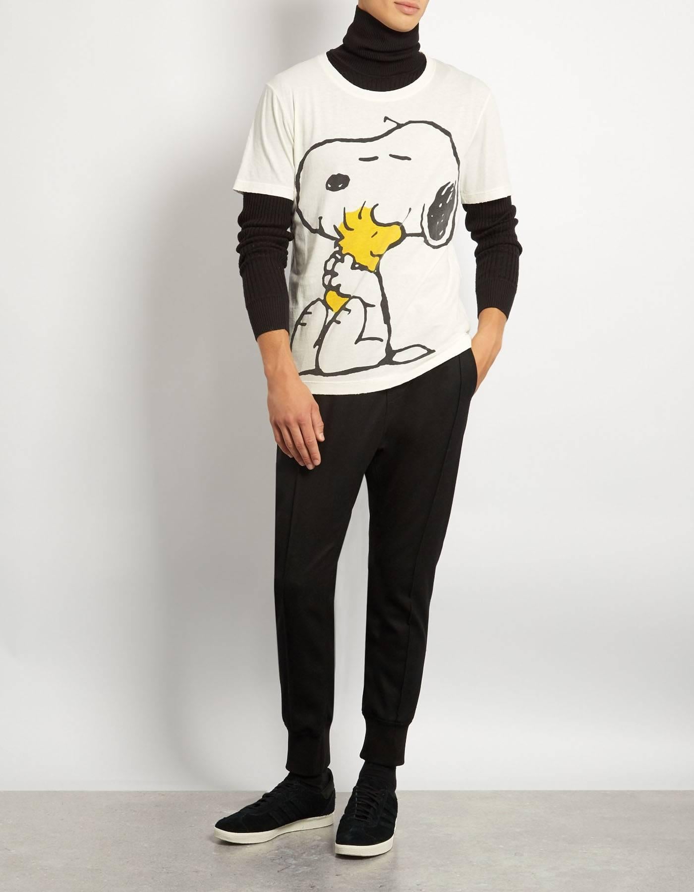 Gucci Men's '16 Snoopy & Woodstock Distressed T-Shirt Sz XL

Features distressed holes and wear long trim

Made In: Italy
Color: White
Composition: 100% cotton
Lining: None
Closure/Opening: Pull over 
Exterior Pockets: None
Interior Pockets:
