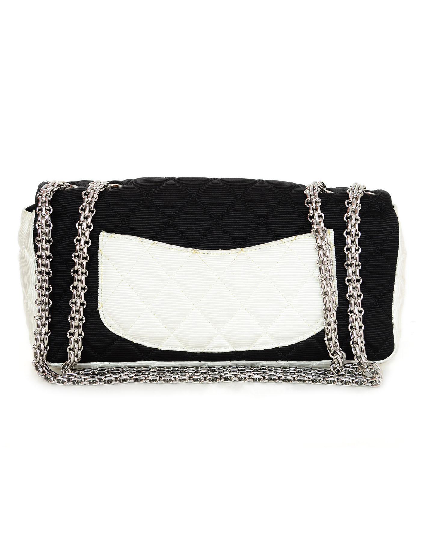 Chanel Black & White Quilted Grosgrain 2.55 Reissue East/West Flap Bag In Excellent Condition In New York, NY