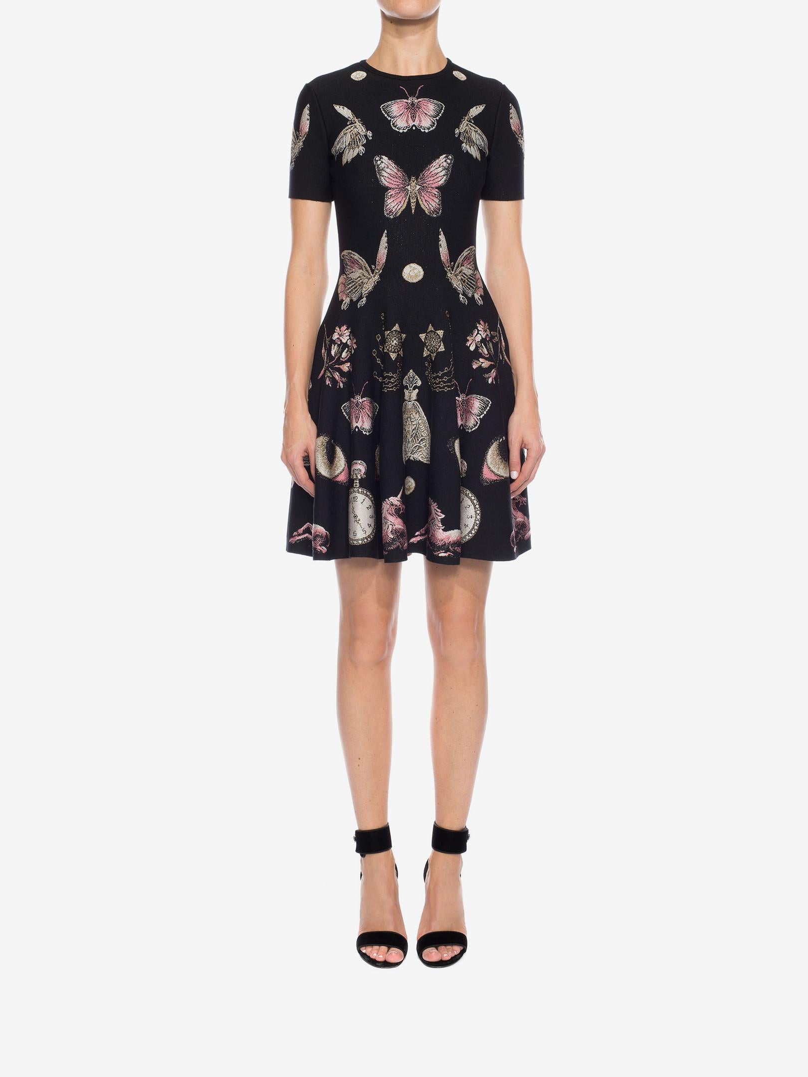 Alexander McQueen Black Butterfly Print Obsession Volume Skater Dress Sz L NWT
Features metallic sheen throughout

Made In: Italy
Color: Black, pink
Composition: 40% wool, 26% silk, 11% nylon, 10% rayon, 6% metallised fiber, 5% polyester, 2%