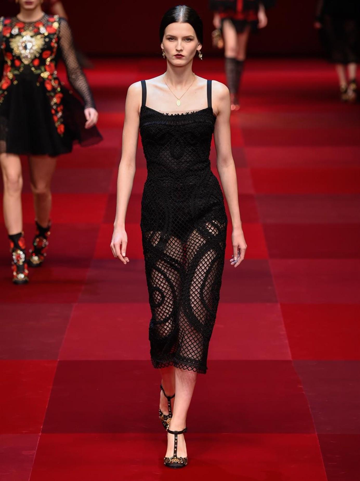Dolce & Gabbana '15 Runway Black Embroidered Mesh Strapless Dress Sz IT48

Made In: Italy
Color: Black
Composition: 55% cotton, 23% rayon, 17% nylon, 5% polyester
Lining: Black slip - 86% silk, 8% cotton, 4% elastane, 2% nylon
Closure/Opening: Back