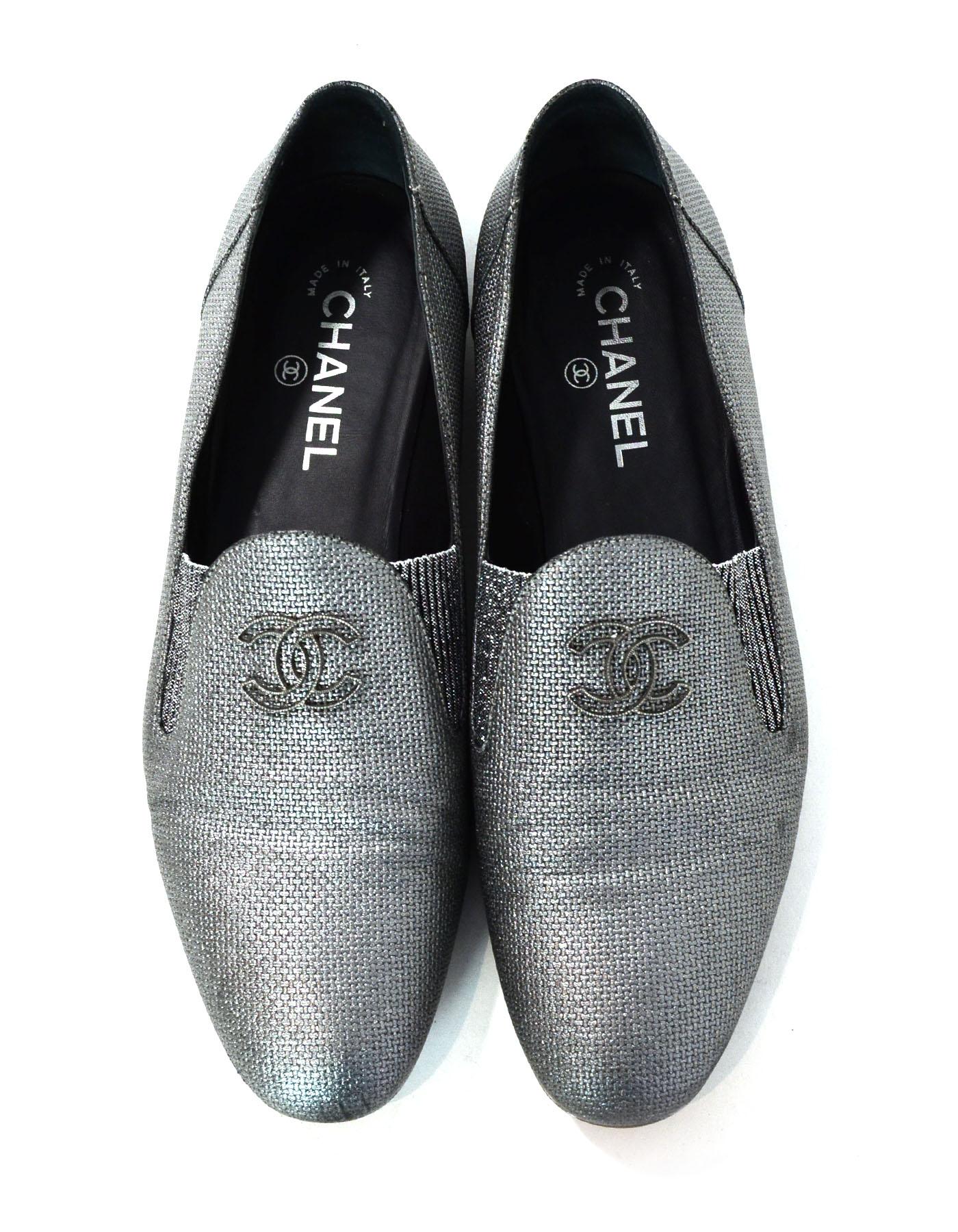 Chanel Dark Silver Raffia CC Loafers  In Excellent Condition In New York, NY