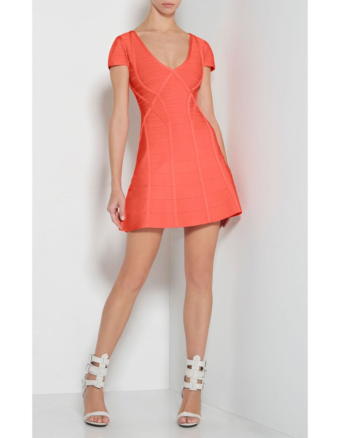 Herve Leger Sunburst Simona Bandage Flare Dress Sz XS

Features cut-outs at back

Made In: China
Color: Orange
Composition: 90% Rayon, 9% nylon, 1% spandex
Lining: None
Closure/Opening: Zip closure at back
Overall Condition: Excellent pre-owned