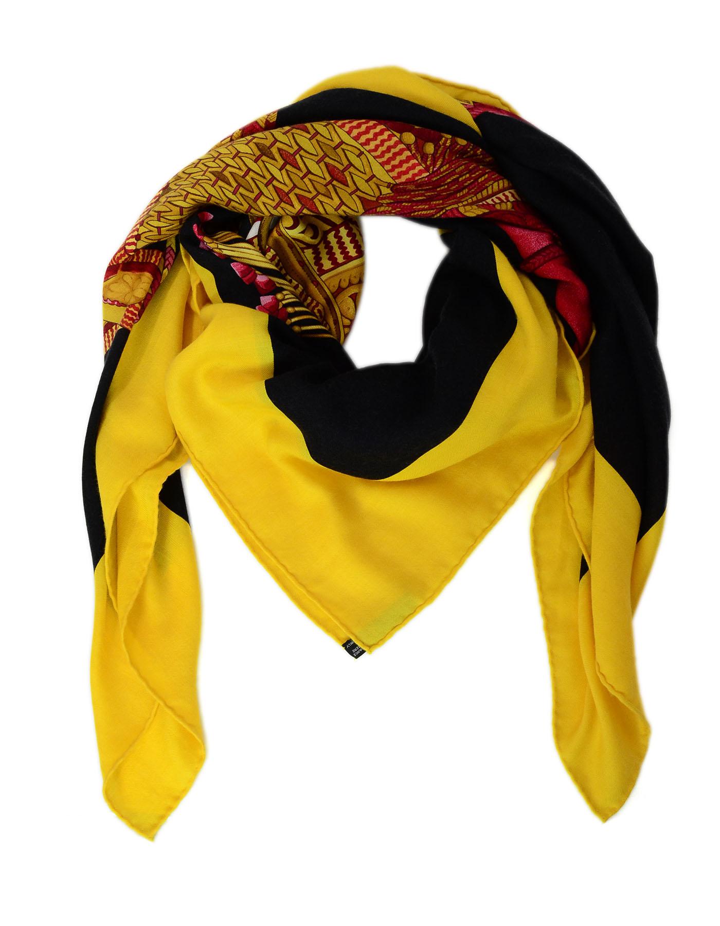 Châle Hermes Yellow Selle d'Apparat Marocaine Cashmere & Silk 140cm

Fabriqué en : France
Couleur : jaune, noir, rouge
Composition : 65% cachemire, 35% soie
État général : Très bon état à l'exception d'une petite déchirure et de taches près du