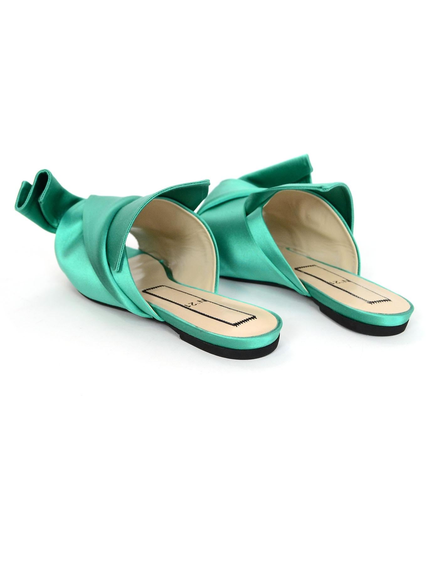 No 21 Green Satin Knotted Open-Toe Mules In Excellent Condition In New York, NY