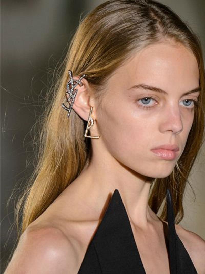 Saint Laurent Crystal-embellished Clip-on Earrings in Silver White Womens Earrings and ear cuffs Saint Laurent Earrings and ear cuffs 