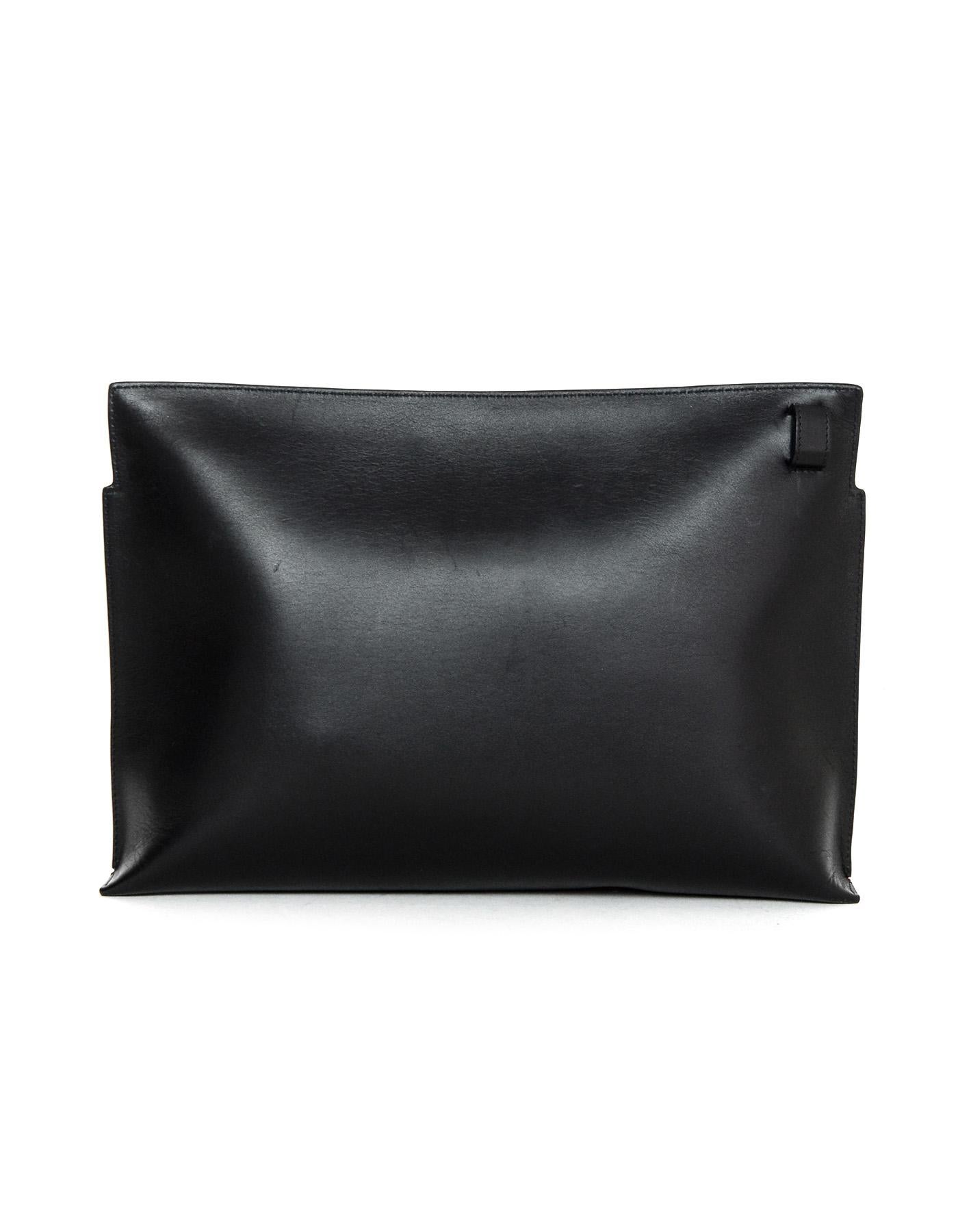 Loewe Multicolor Leather T-Pouch Clutch

Made In: Spain
Color: Multicolor-red, white, black, yellow, purple, blue, orange
Hardware: Goldtone
Materials: Leather
Lining: Black textile
Closure/Opening: Zip top
Exterior Pockets: None
Interior Pockets: