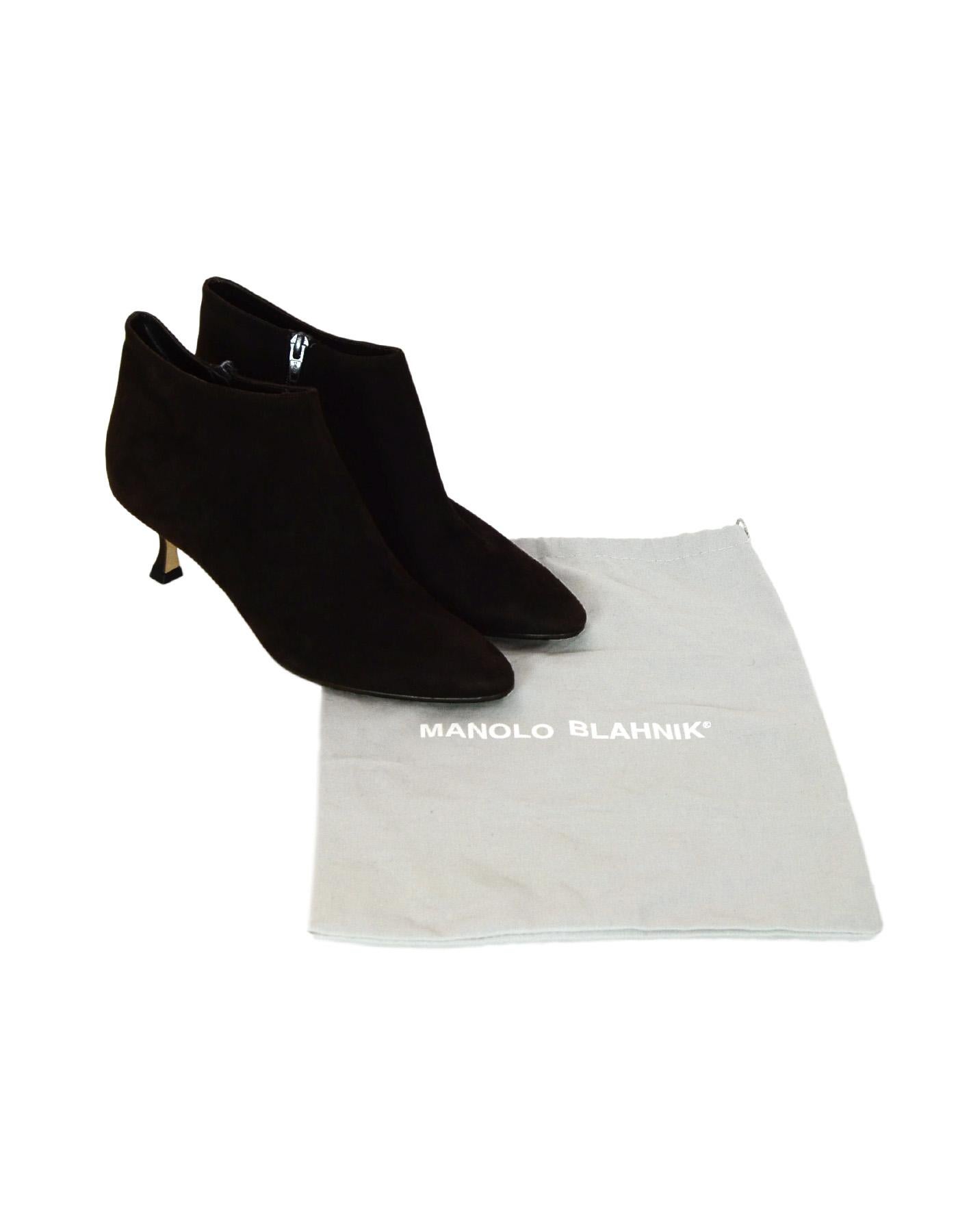 Manolo Blahnik Brown Suede Heeled Ankle Booties Sz 39.5

Color: Brown
Hardware: Browntone
Materials: Suede
Closure/Opening: Zipper side
Overall Condition: New condition, no wear on soles
Includes:  Dust bag

Measurements: 
Marked Size: 39.5
Heel