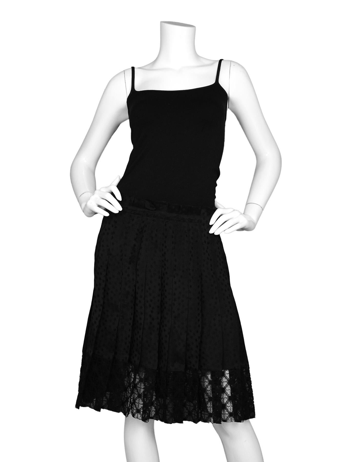 Philosophy Di Lorenzo Serafini NWT Black Pleated Star Print W/ Lace On Bottom Sz 6

Made In:  Romania 
Color: Black
Materials: 100% rayon
Lining:  36% cotton, 34% nylon, 30% rayon
Opening/Closure: Back zipper
Overall Condition: New with tags