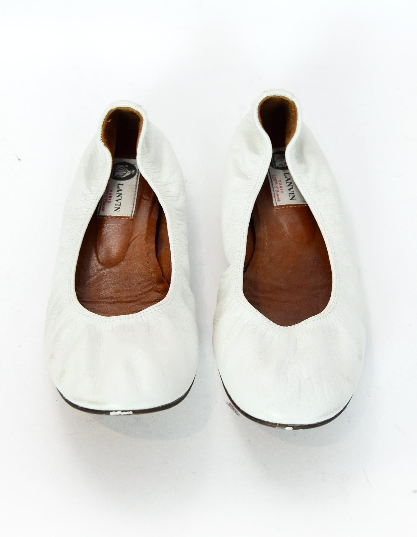 Lanvin White Leather Elastic Flats Sz 40.5

Color: White
Materials: Leather
Closure/Opening: Slide on 
Overall Condition: Excellent pre-owned condition with exception of some wear at soles, front toe and on the back of the heels. Minor marks in the