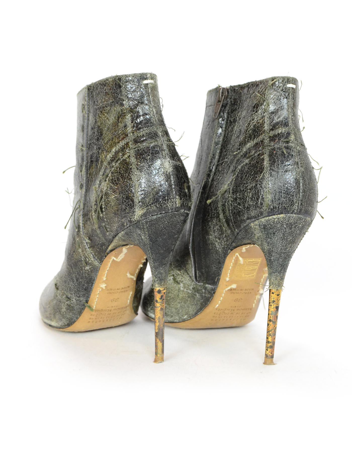 Maison Margiela Distressed Green Leather Heeled Booties Sz 39 In Excellent Condition In New York, NY