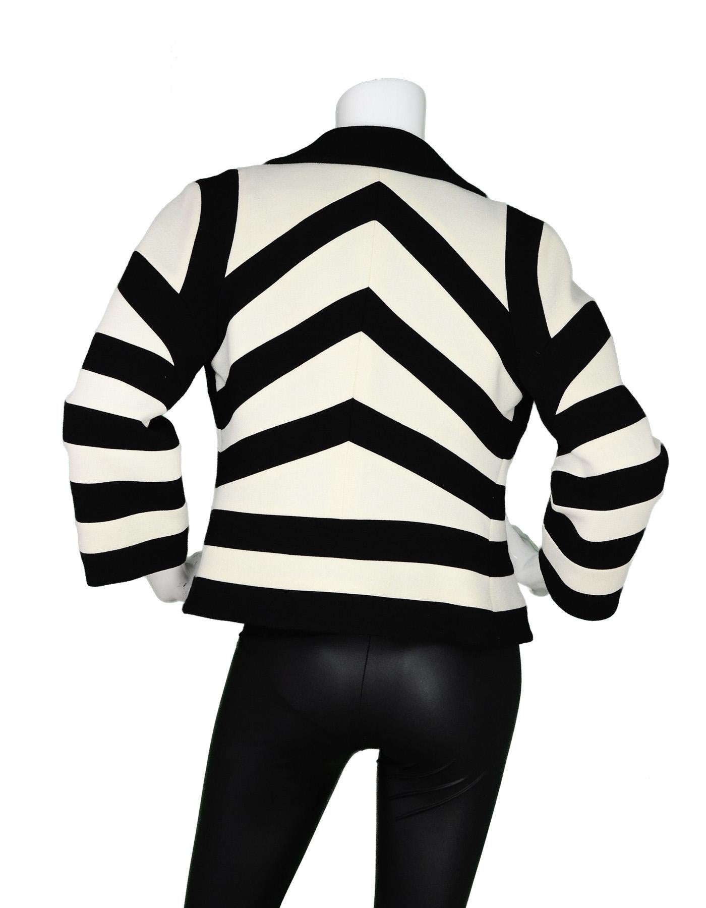 Moschino Black & White Stripe/Chevron 3/4 Sleeve Jacket Blazer Sz 8 In Excellent Condition In New York, NY