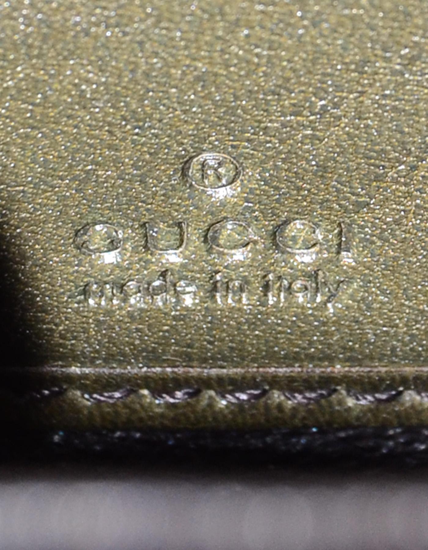 Gucci Green Python Zip Around Wallet w/ GG Logo Zipper Pull In Excellent Condition In New York, NY
