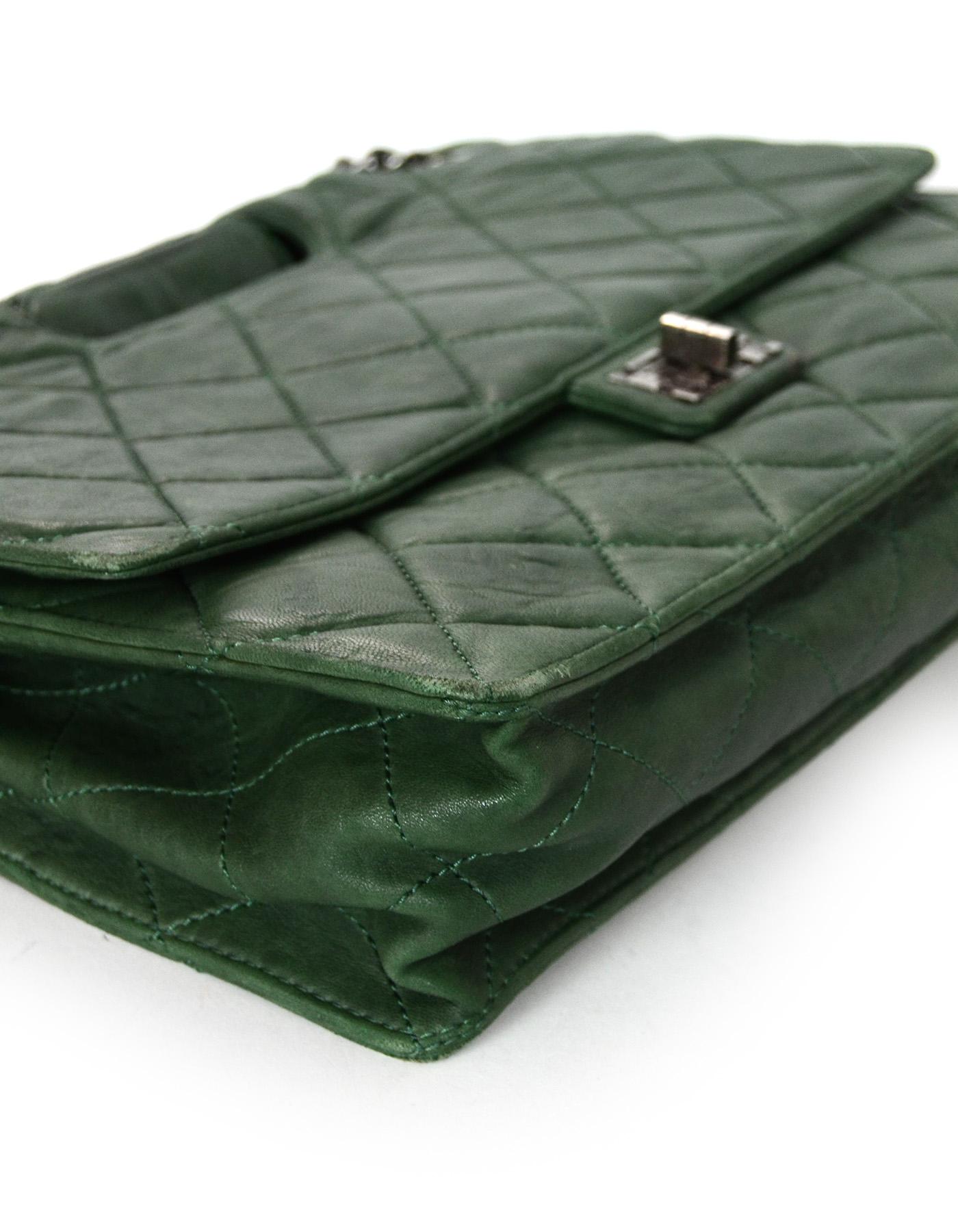 Chanel Green Calf Leather Quilted Paris-Byzance Take Away 2.55 Reissue Flap Bag  In Good Condition In New York, NY