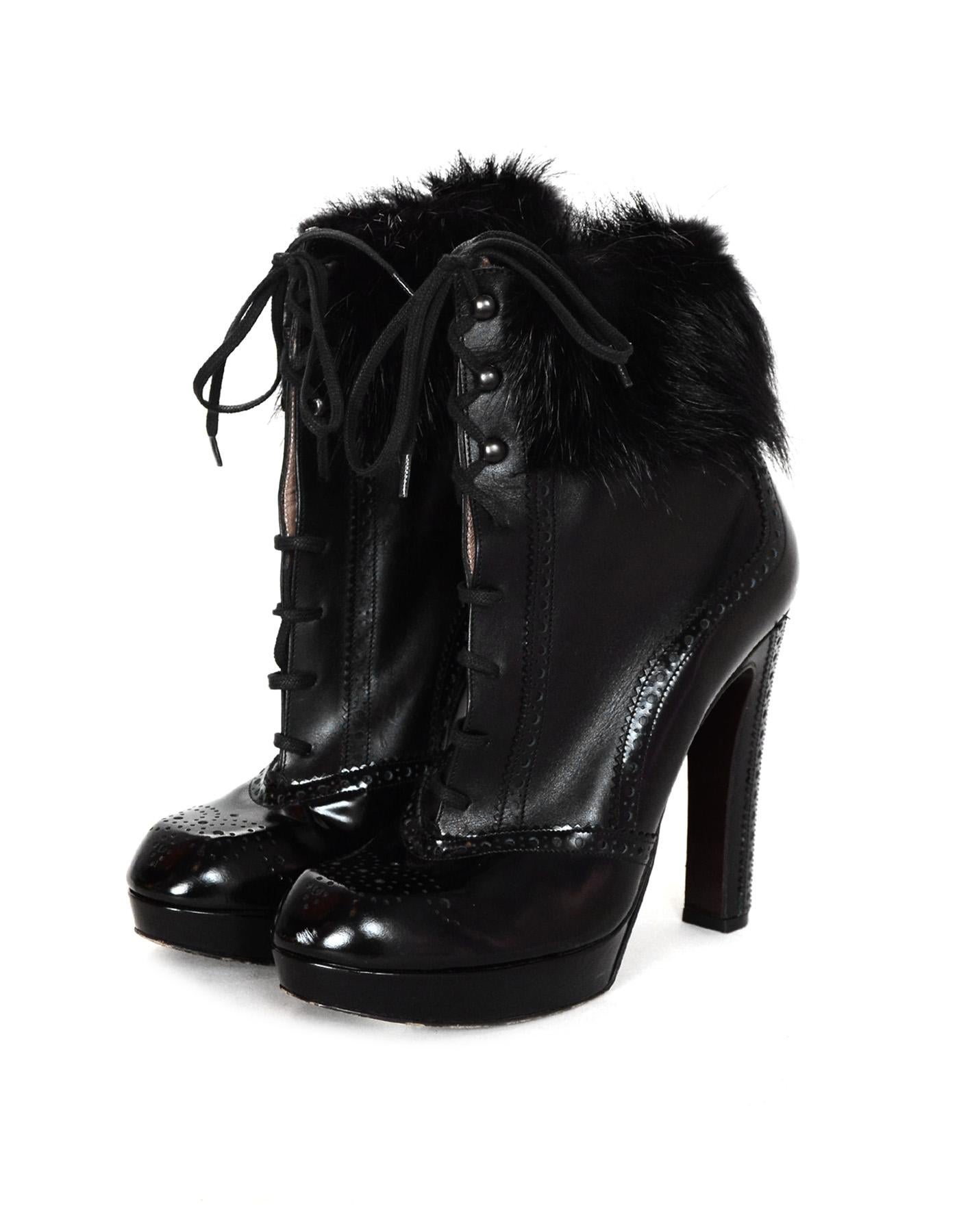 Robert Clergerie Black Patent Leather Short Boot W/ Fur Trim Sz 9.5 

Color: Black
Materials: Leather, patent leather, and fur trim
Closure/Opening:  Lace up front
Overall Condition: Good pre-owned condition with exception of scratching/scuffing