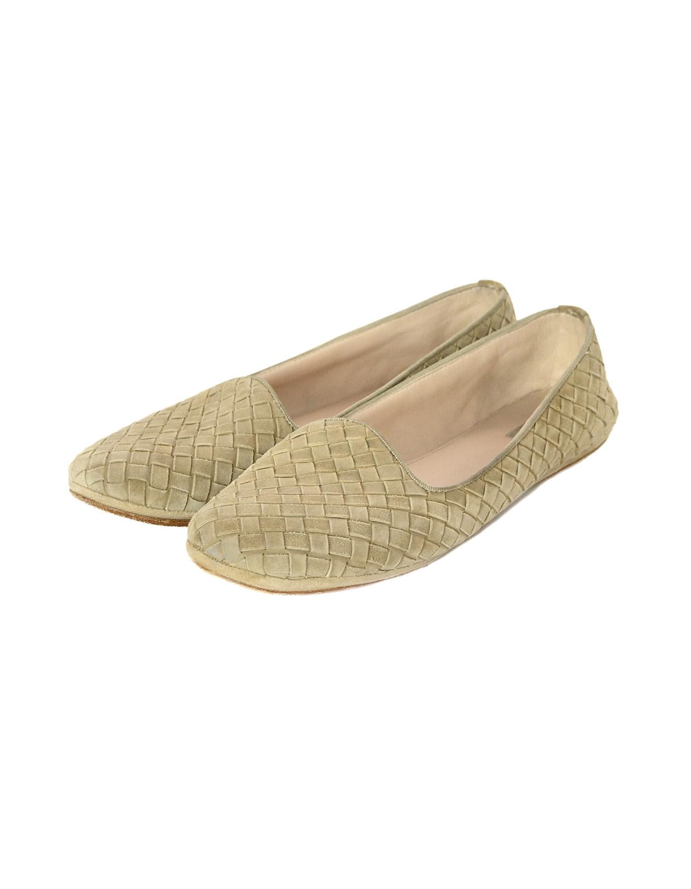 Bottega Veneta Beige Suede Woven Loafers Sz 38.5

Made In: Italy
Color: Beige
Materials: Suede
Closure/Opening: Slide on
Overall Condition: Excellent pre-owned condition with minor marks in suede and wear on soles

Measurements: 
Marked Size: